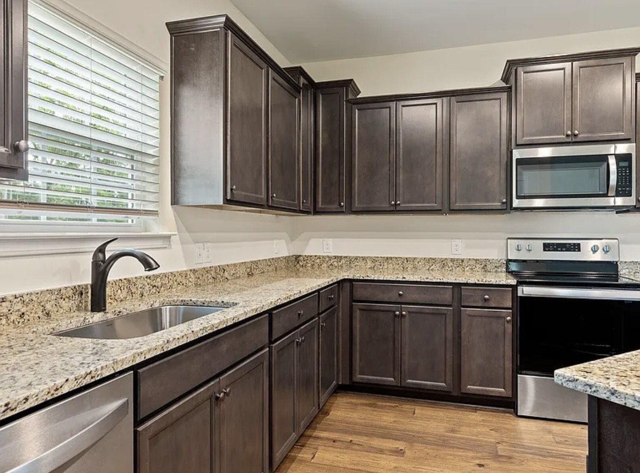 560 Fredericksburg Dr