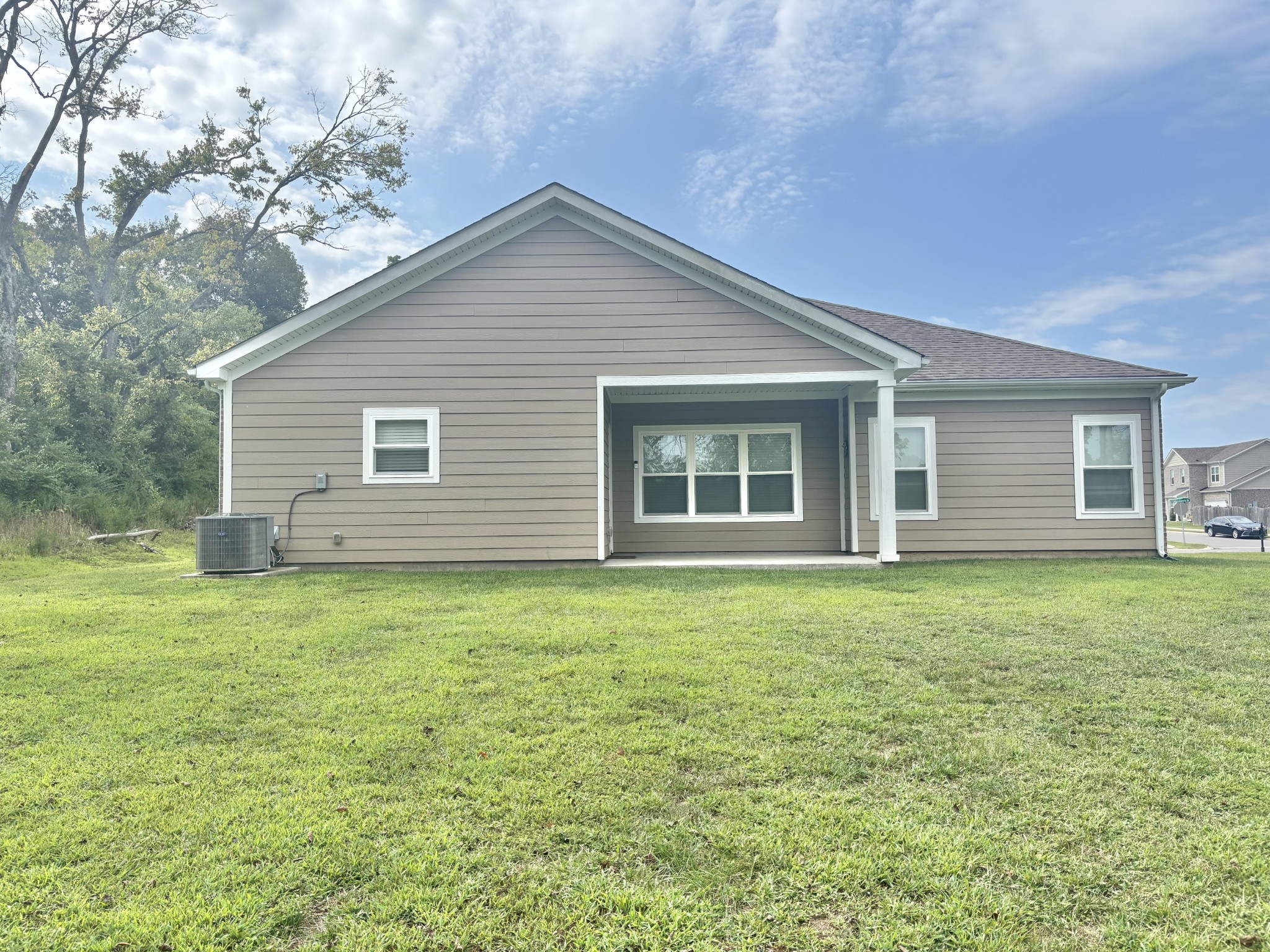 560 Fredericksburg Dr
