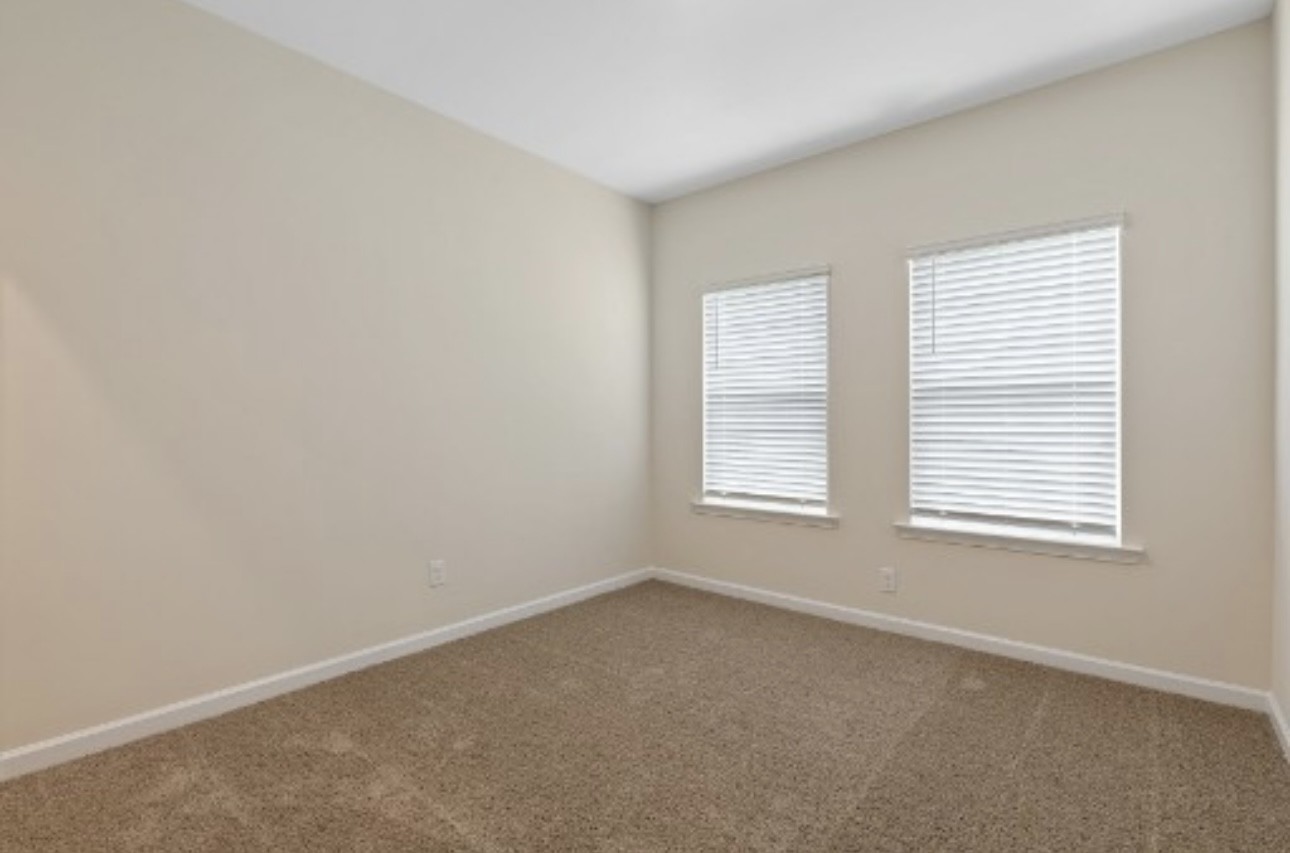 560 Fredericksburg Dr