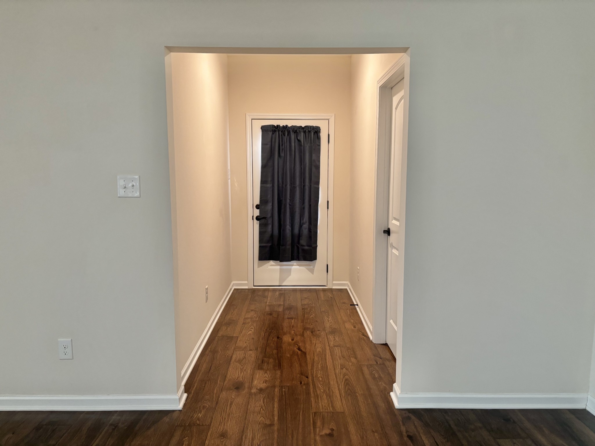 560 Fredericksburg Dr