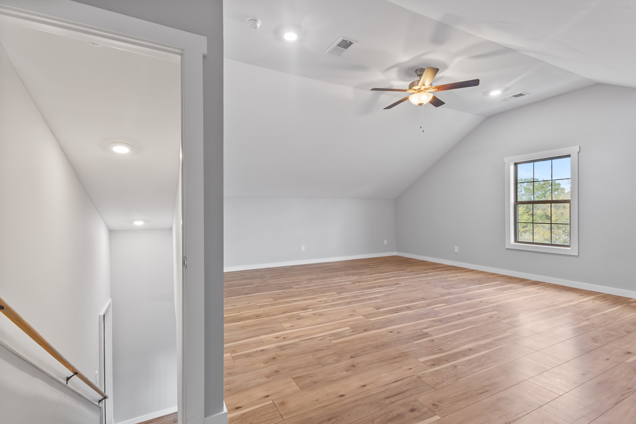 120 Freeland Rd