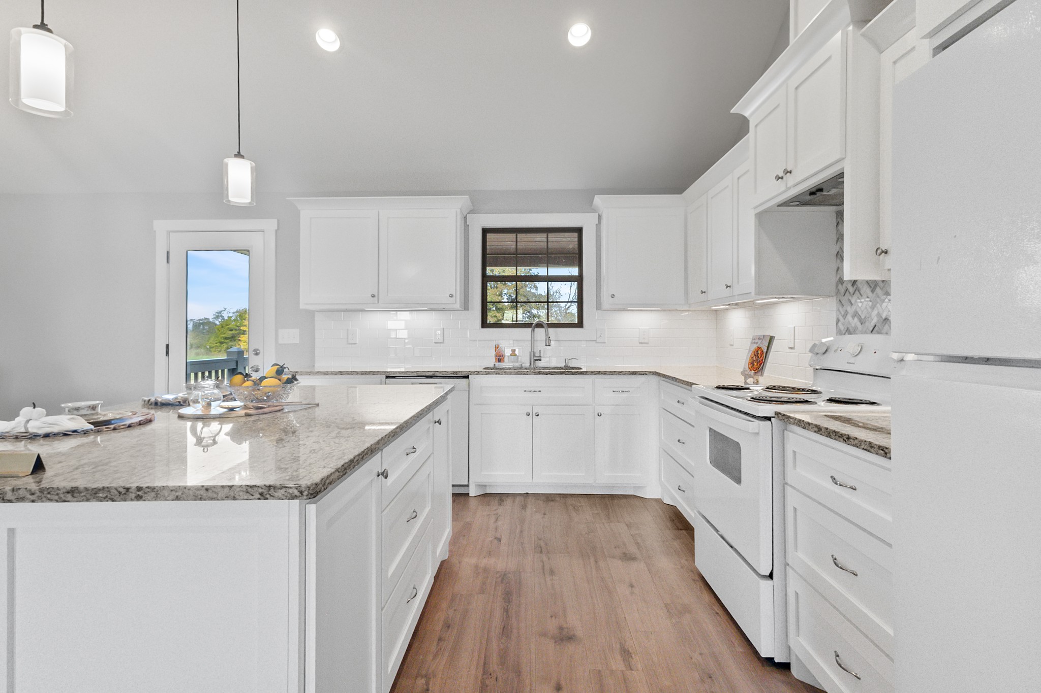 120 Freeland Rd