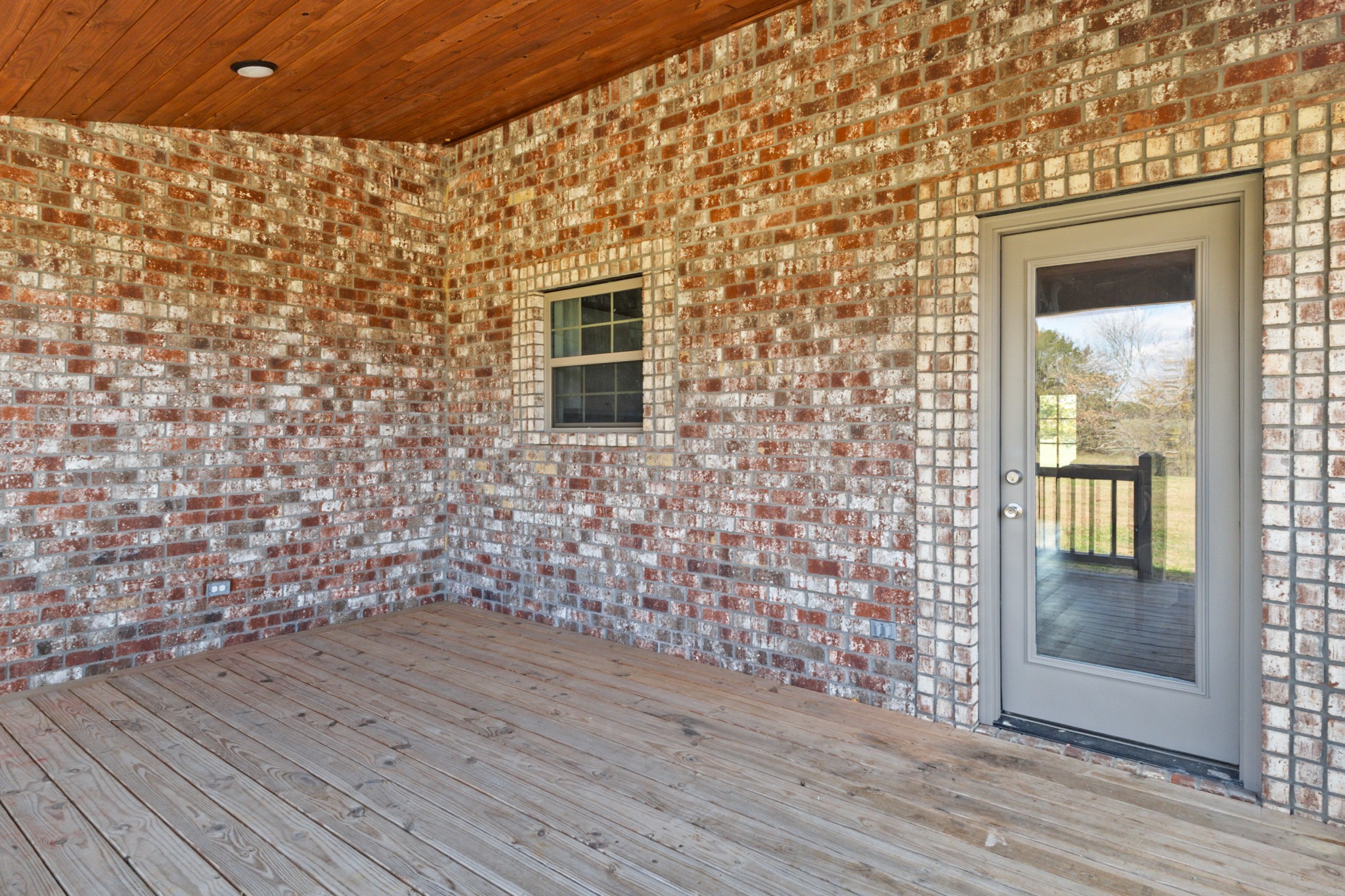 120 Freeland Rd