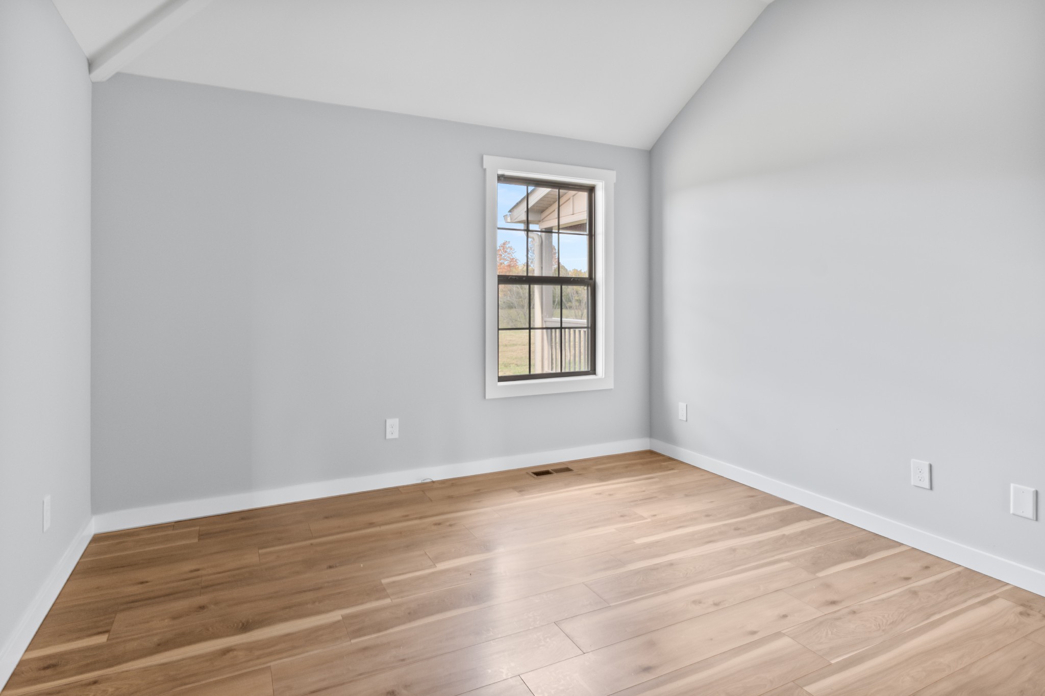 120 Freeland Rd