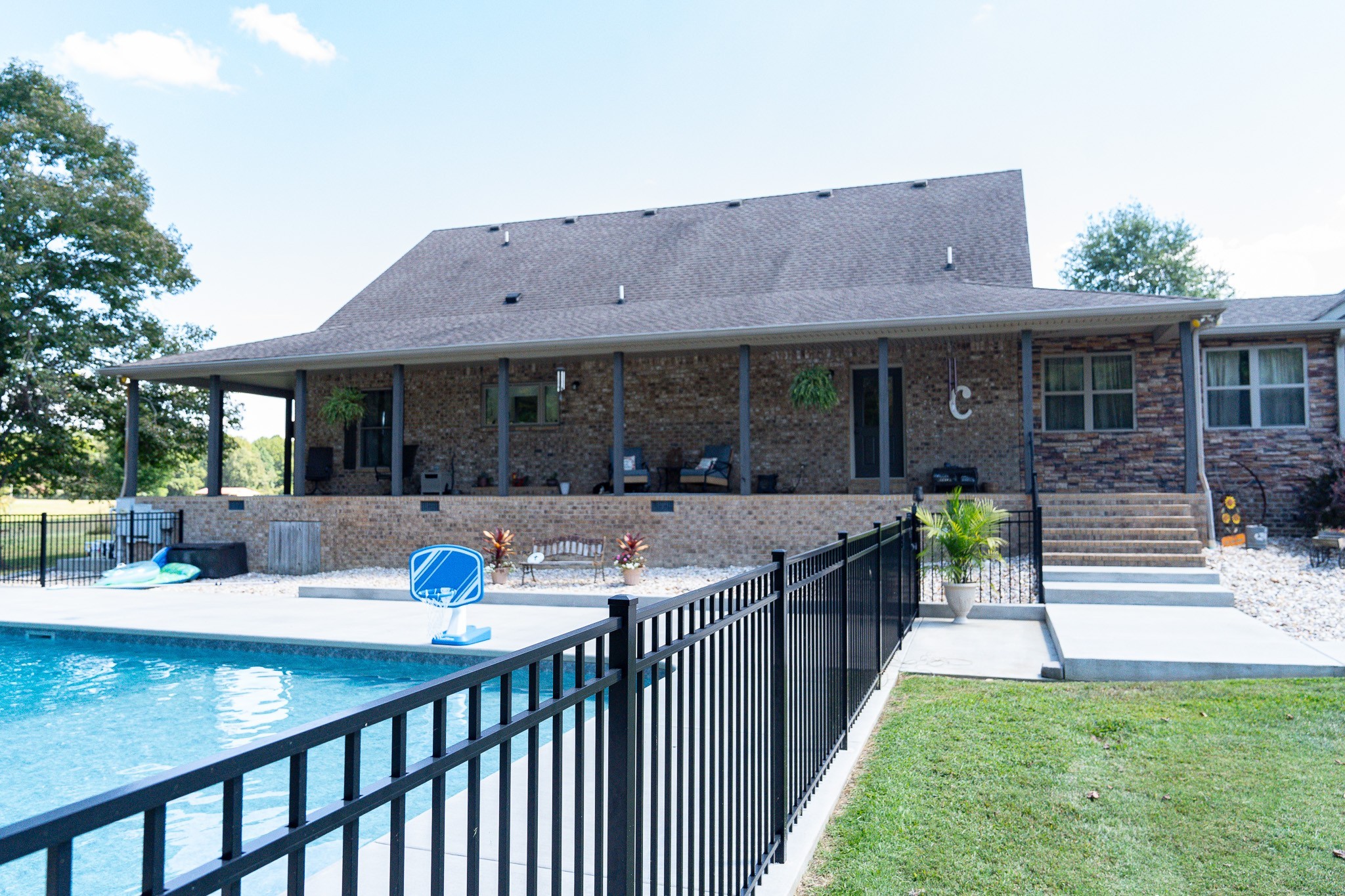 1243 Cave Hill Rd