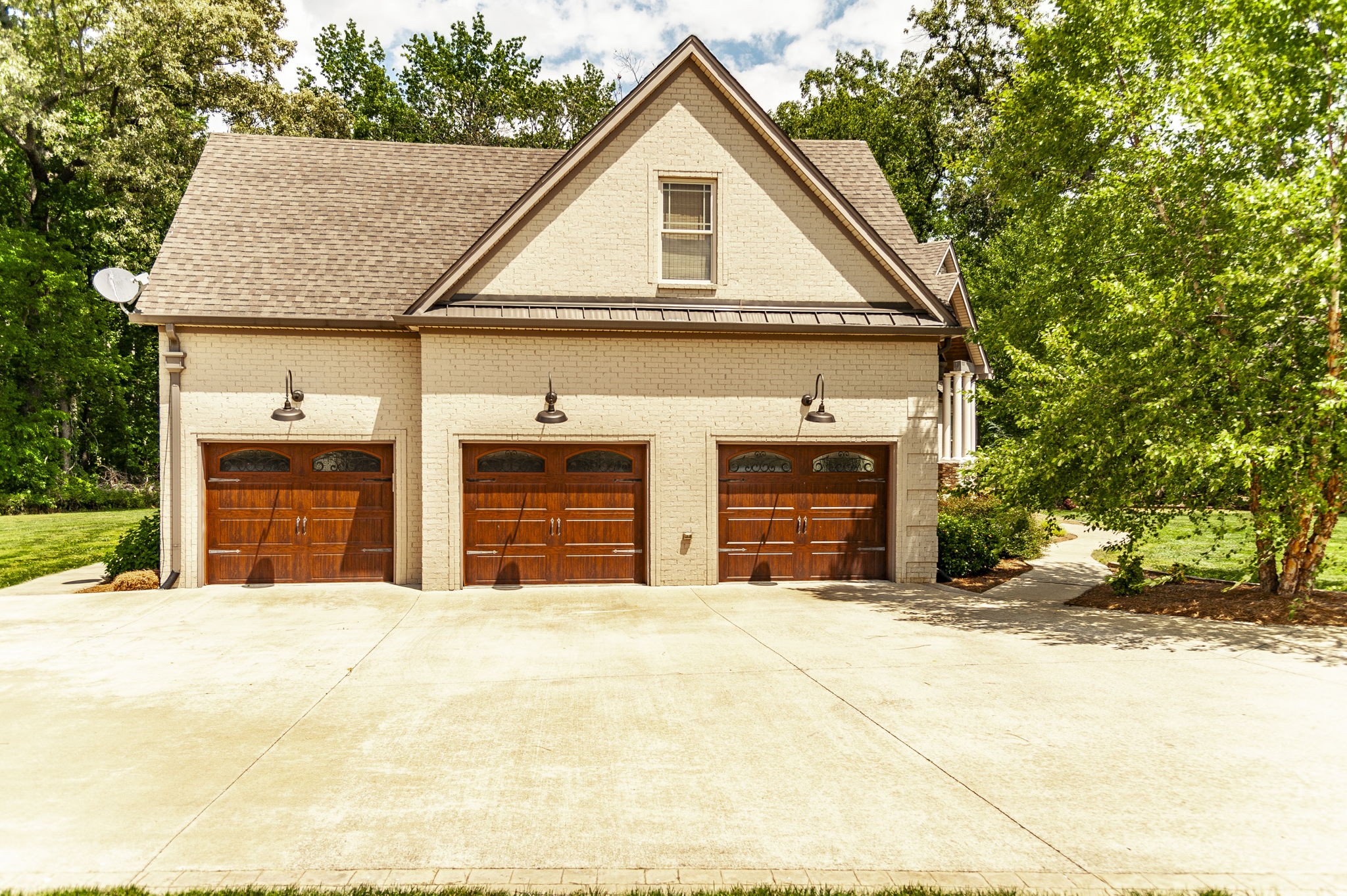 135 Bloomsbury Dr