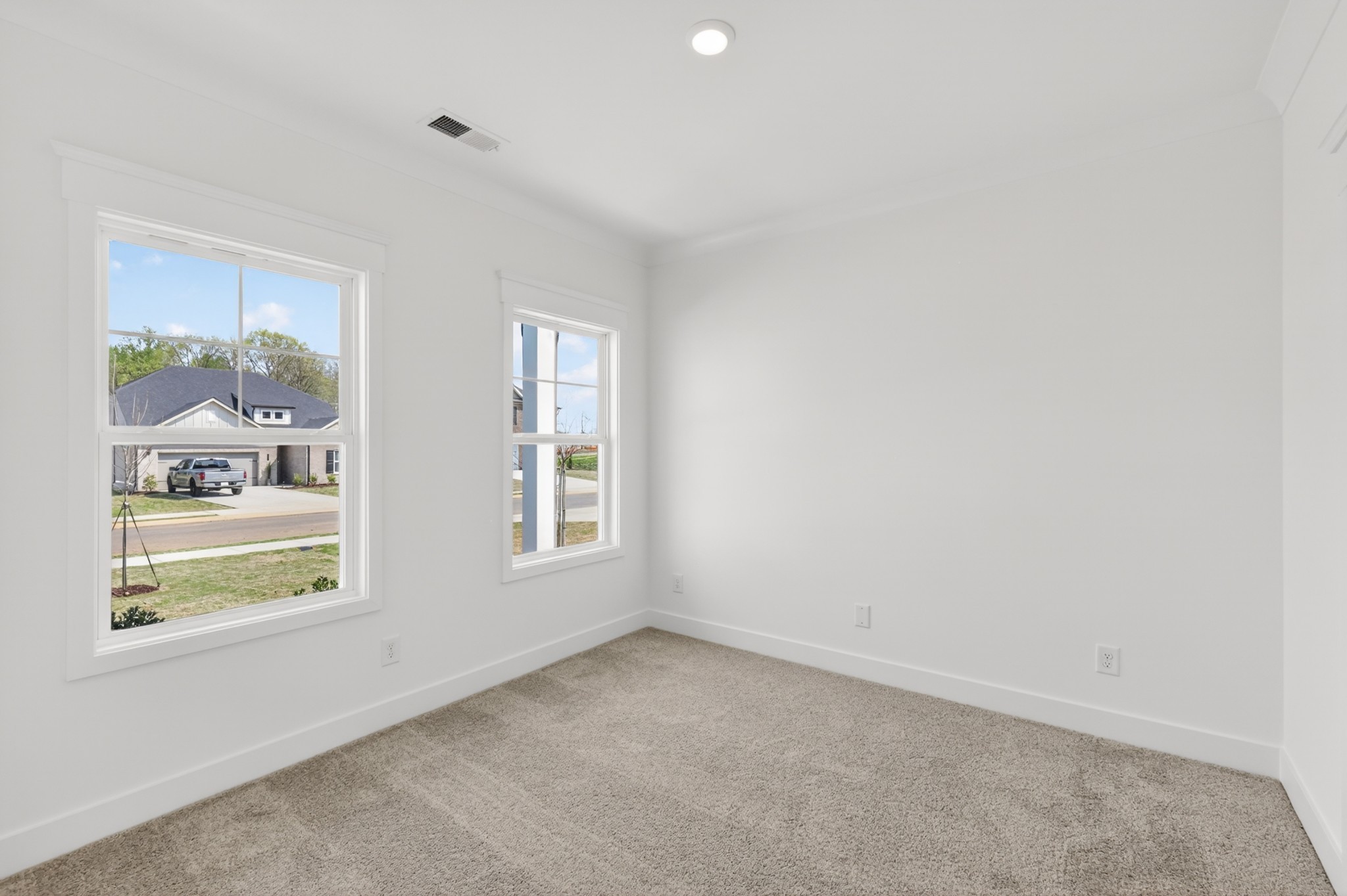 3248 Ventura Ave