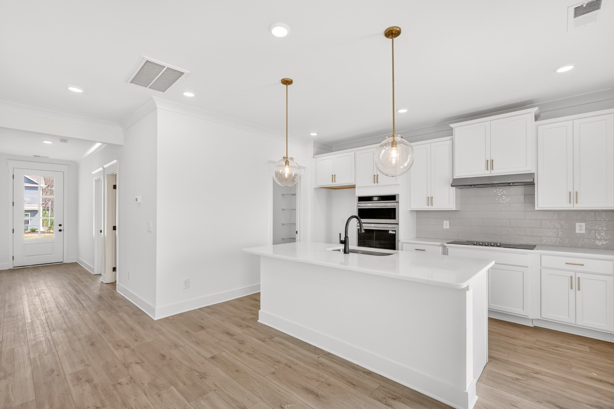 3248 Ventura Ave