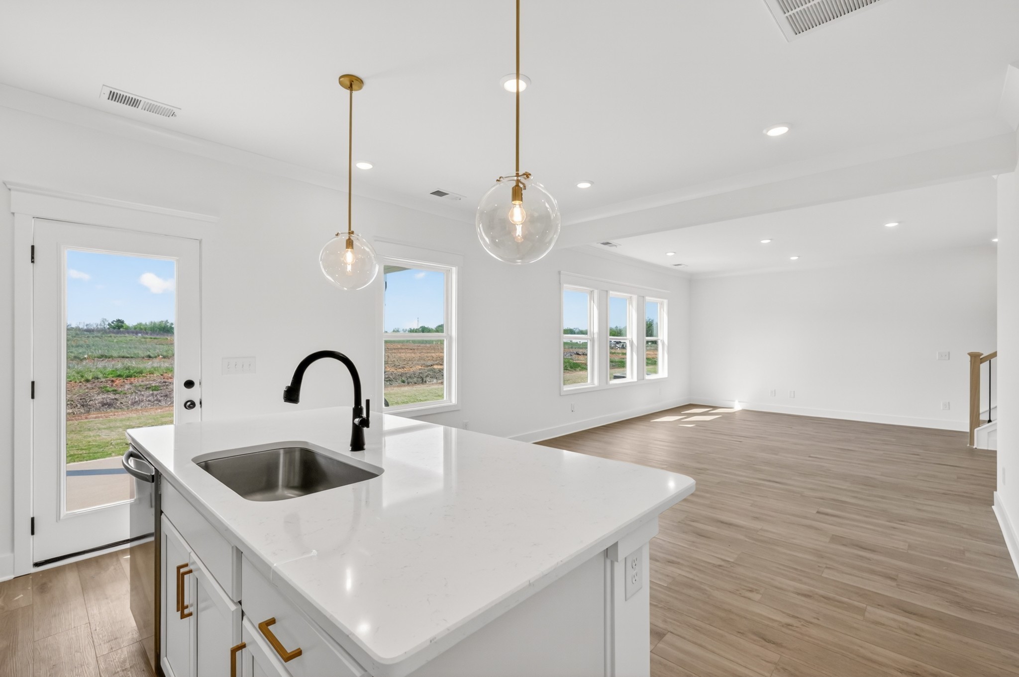 3248 Ventura Ave