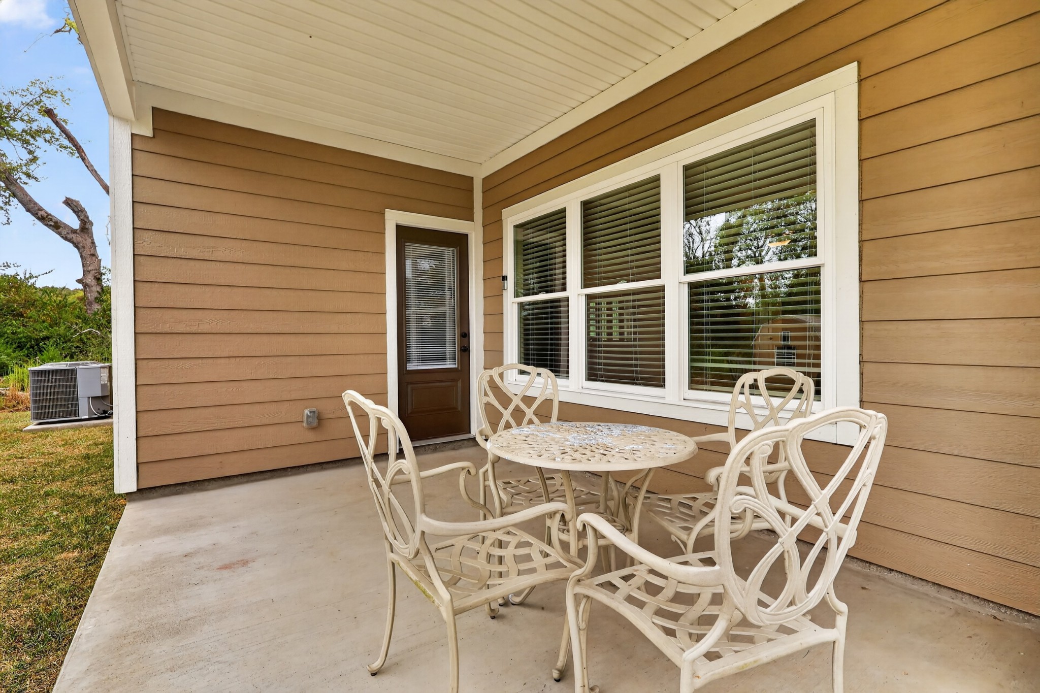 560 Fredericksburg Dr