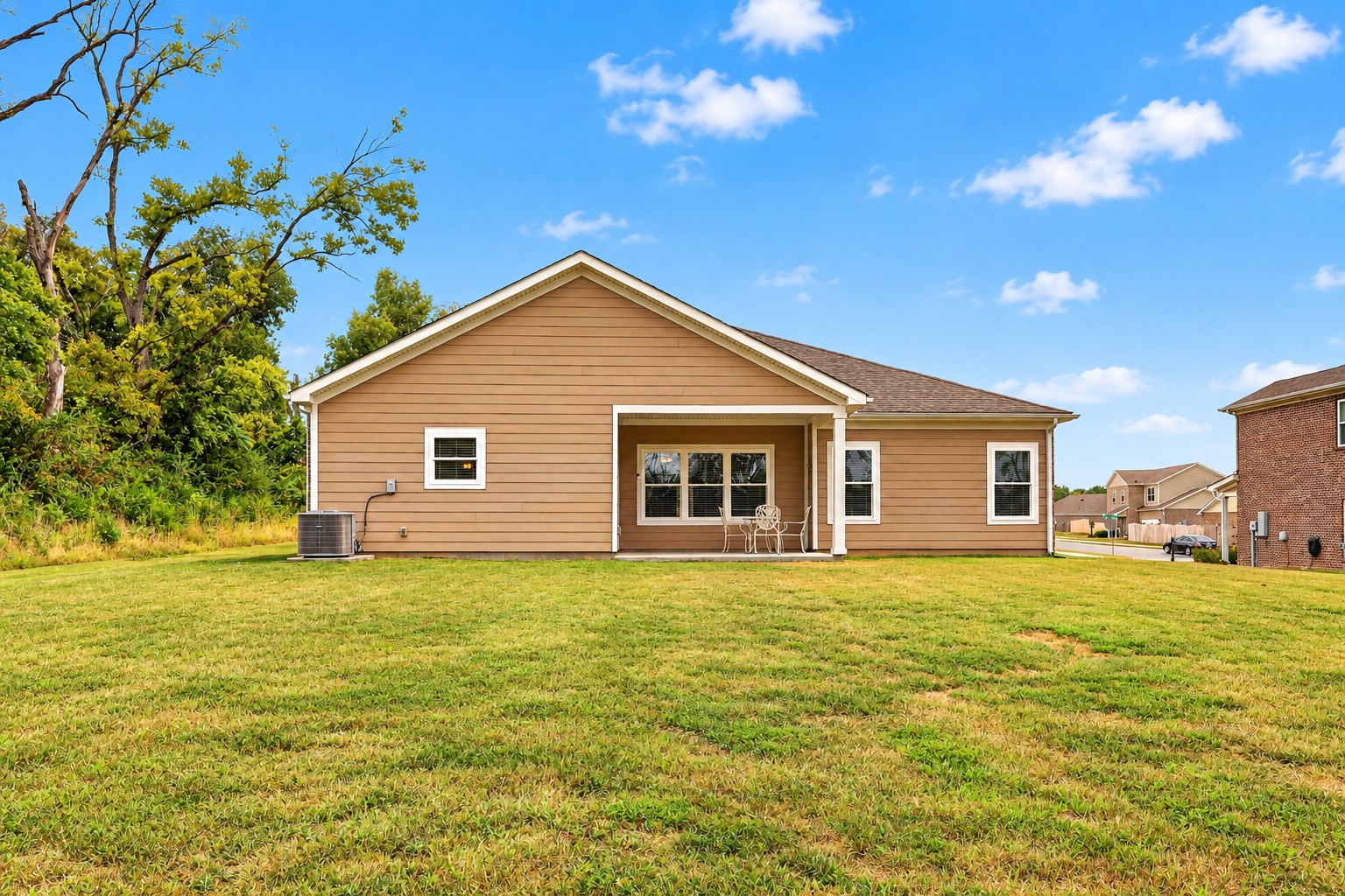 560 Fredericksburg Dr