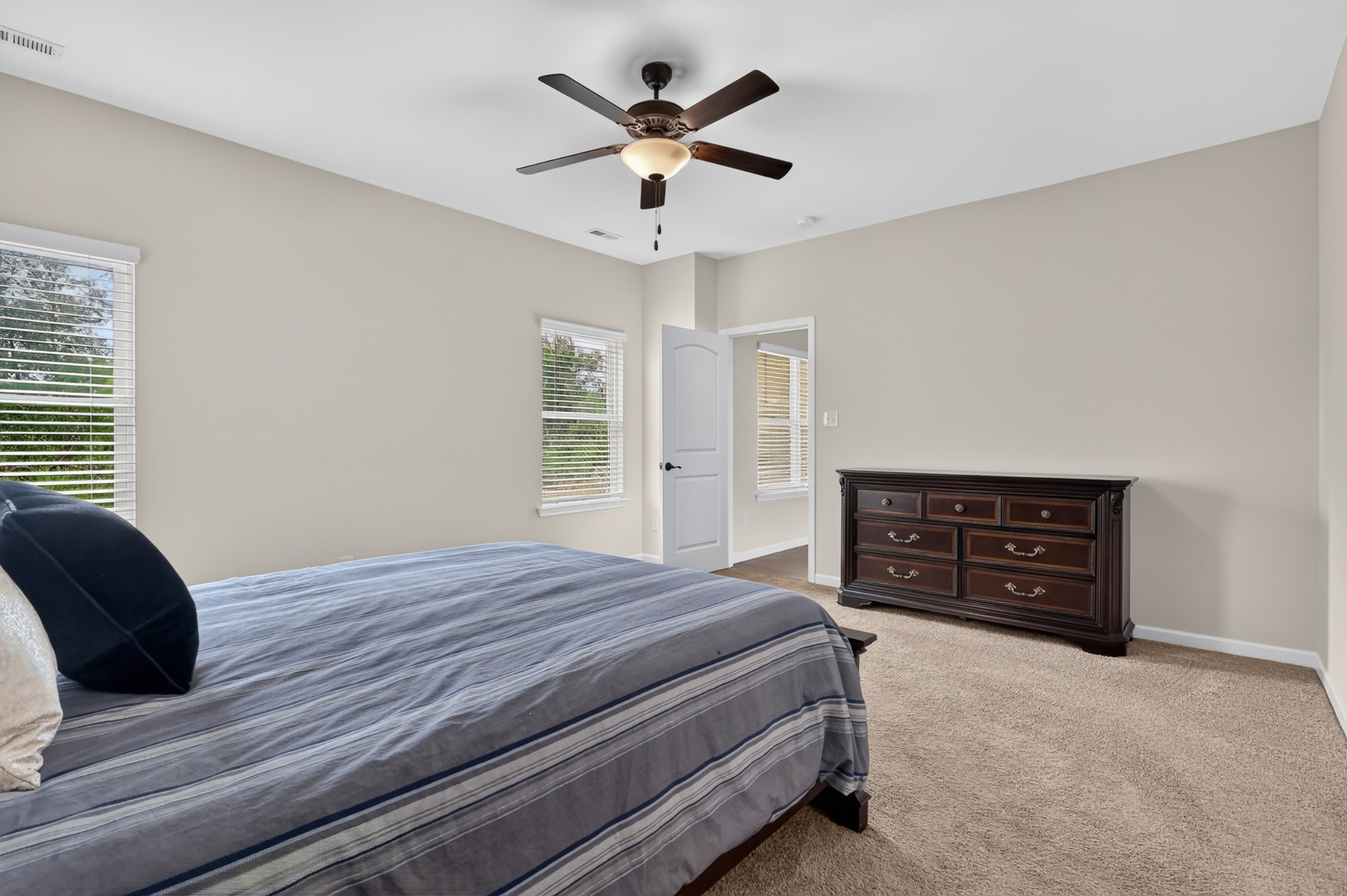 560 Fredericksburg Dr