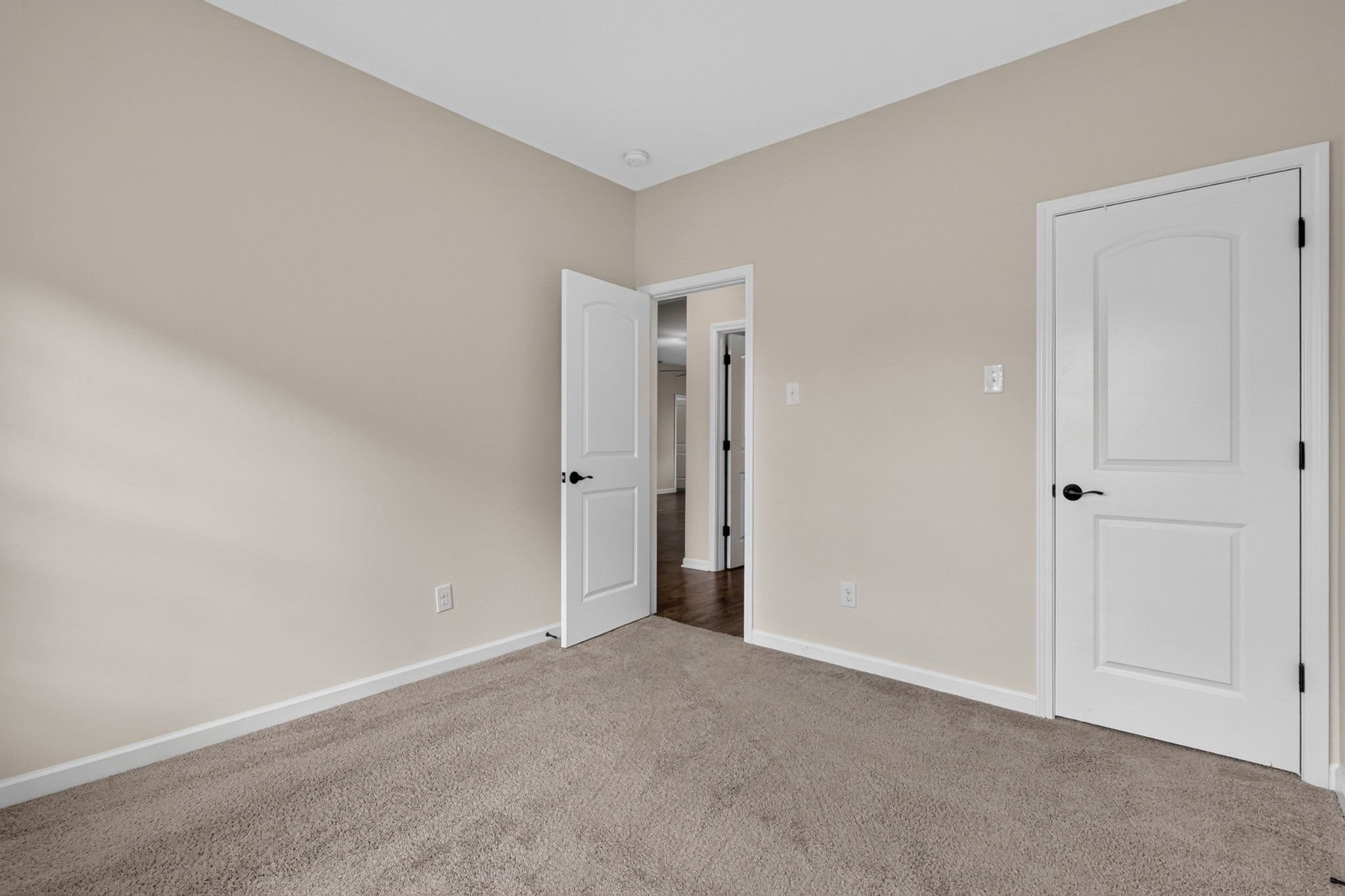 560 Fredericksburg Dr