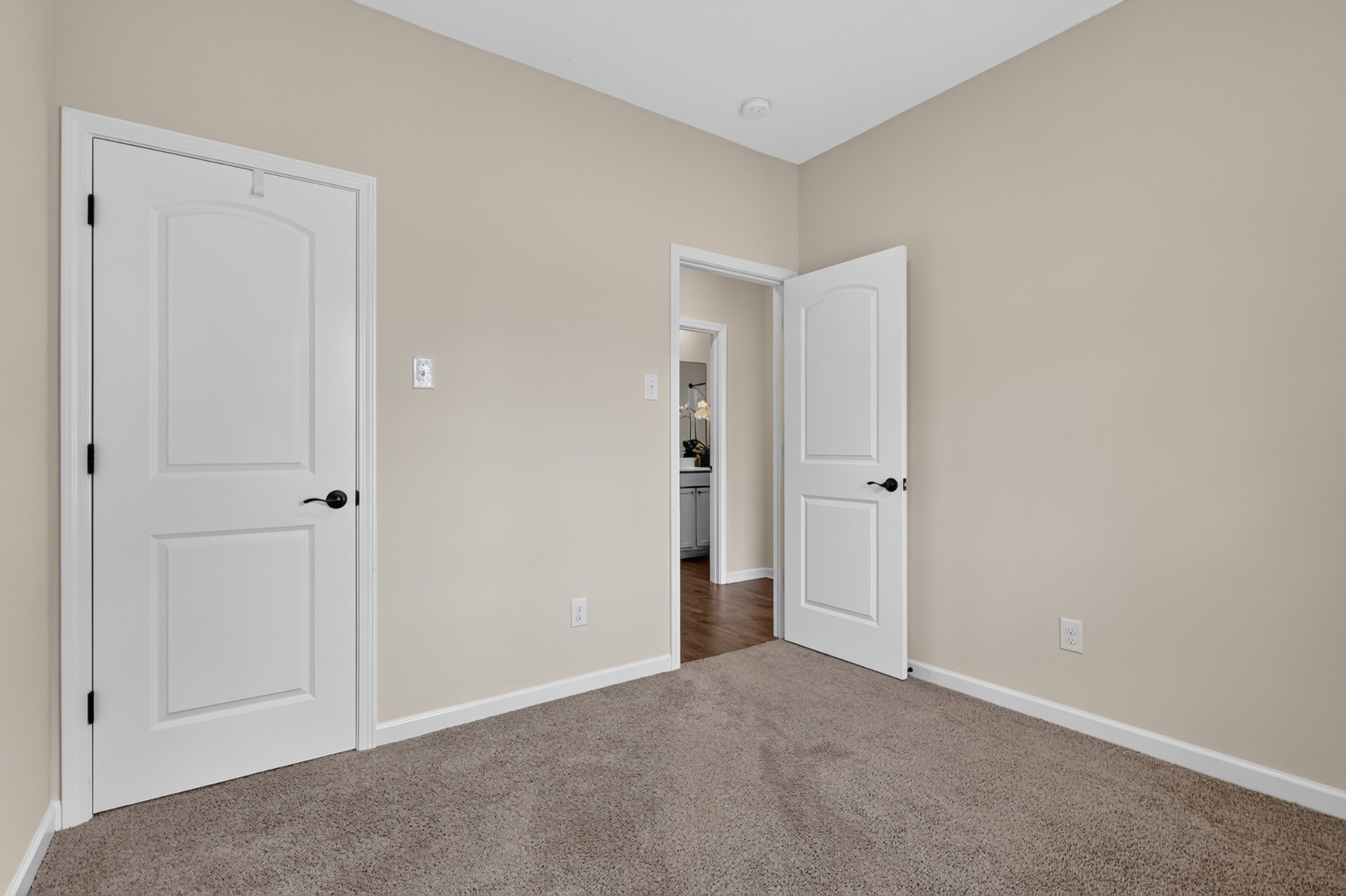 560 Fredericksburg Dr
