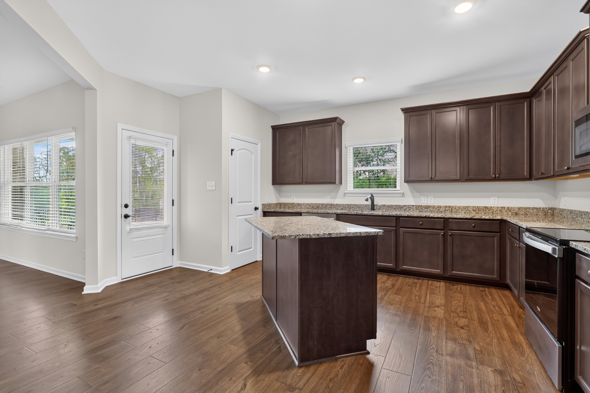 560 Fredericksburg Dr