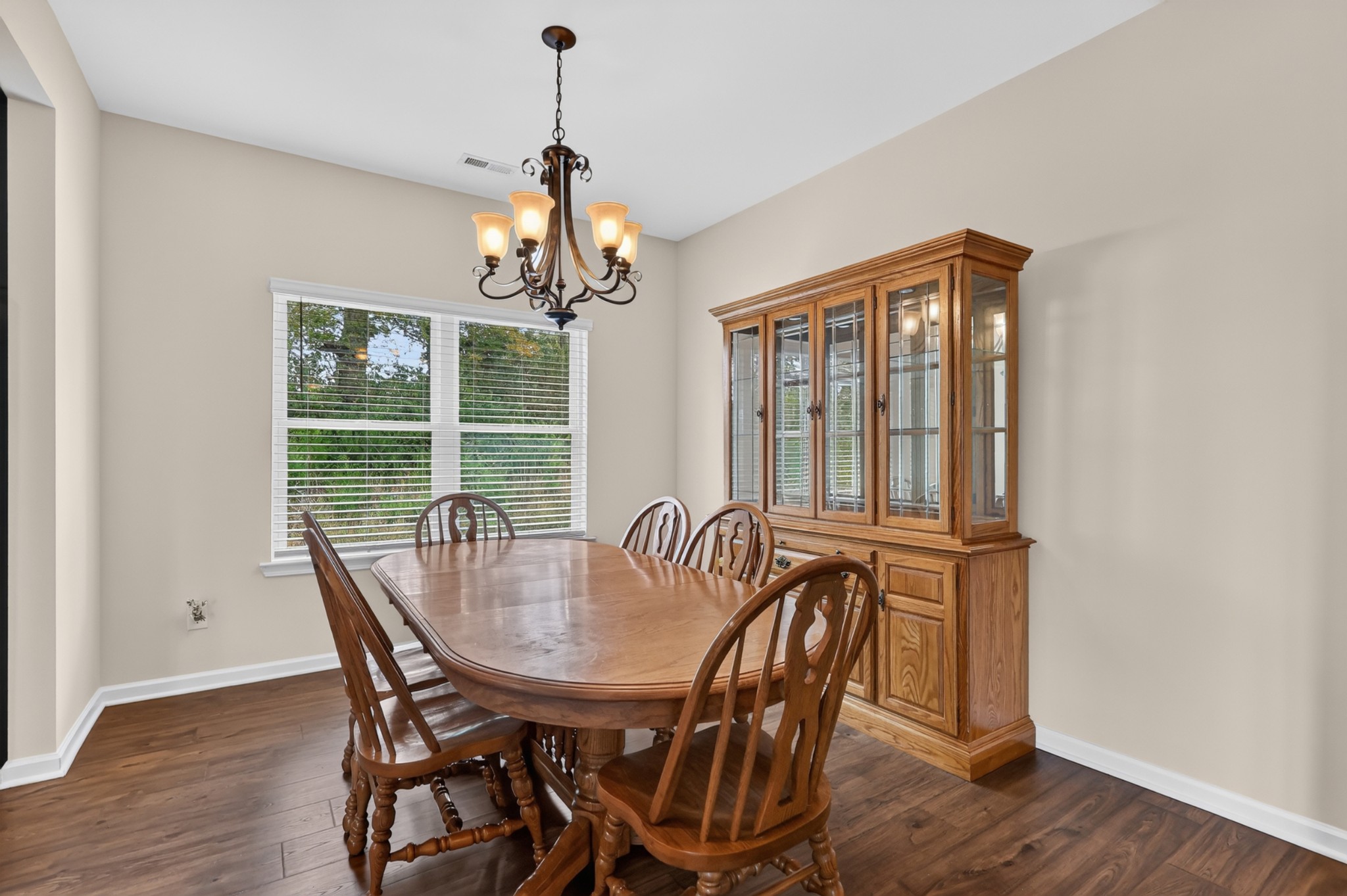 560 Fredericksburg Dr