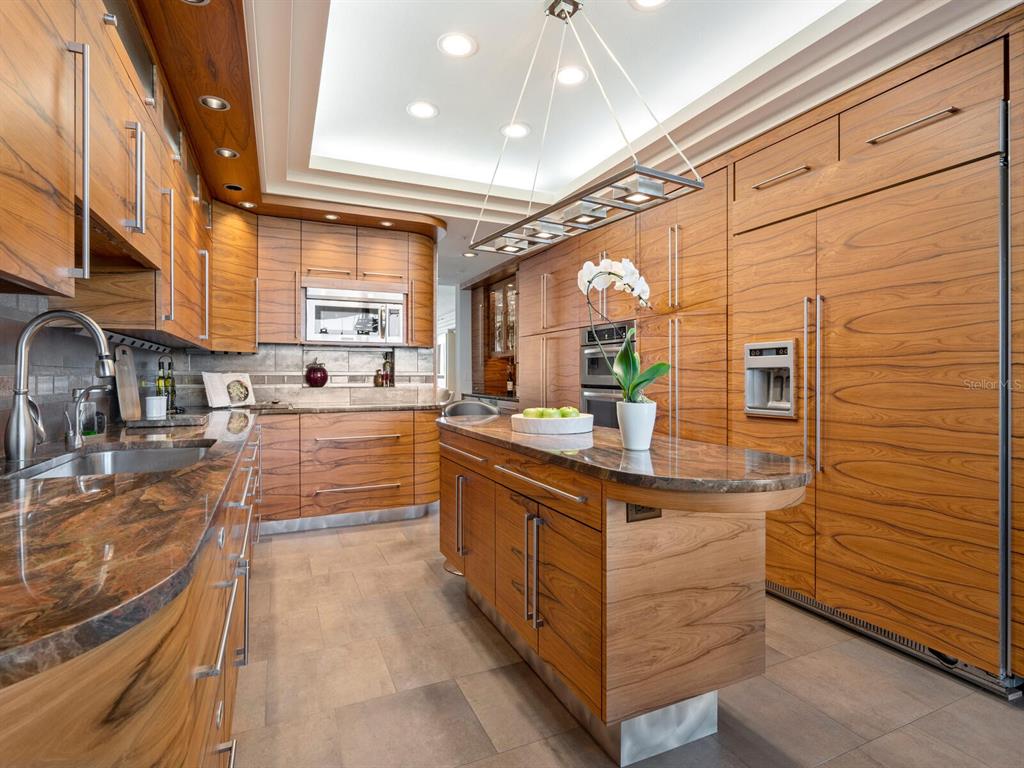 415 L AMBIANCE DRIVE Unit: C503