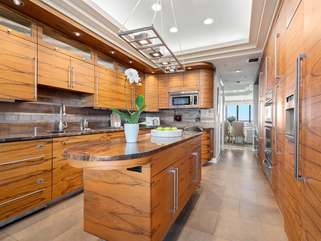 415 L AMBIANCE DRIVE Unit: C503
