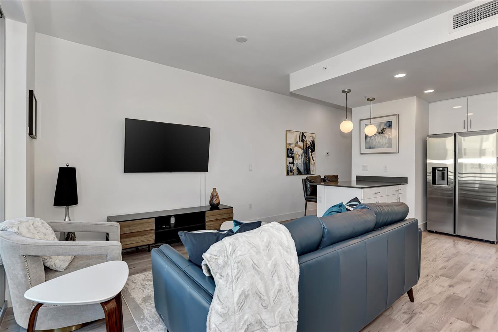 1703 N TAMIAMI TRAIL Unit: B307