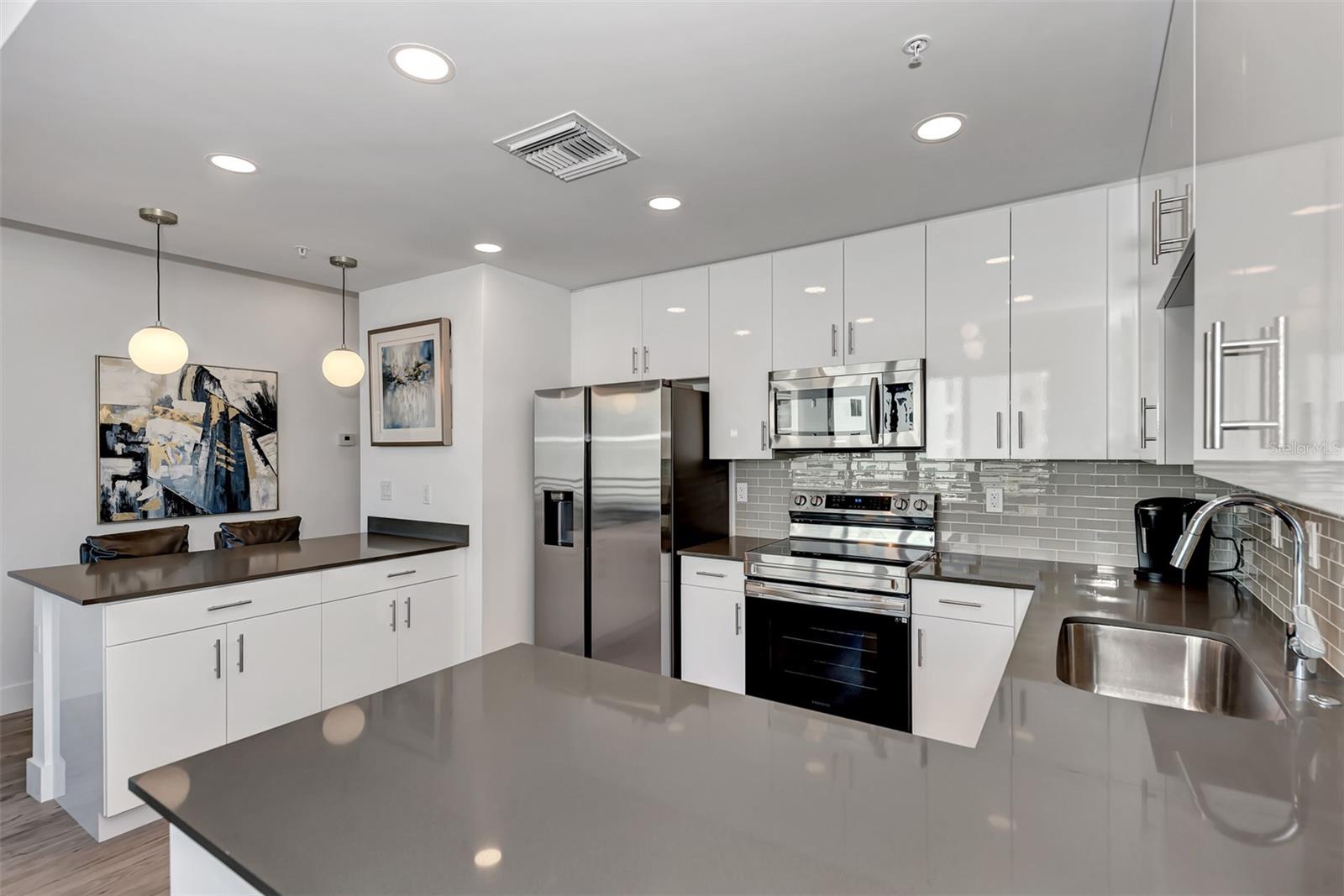 1703 N TAMIAMI TRAIL Unit: B307