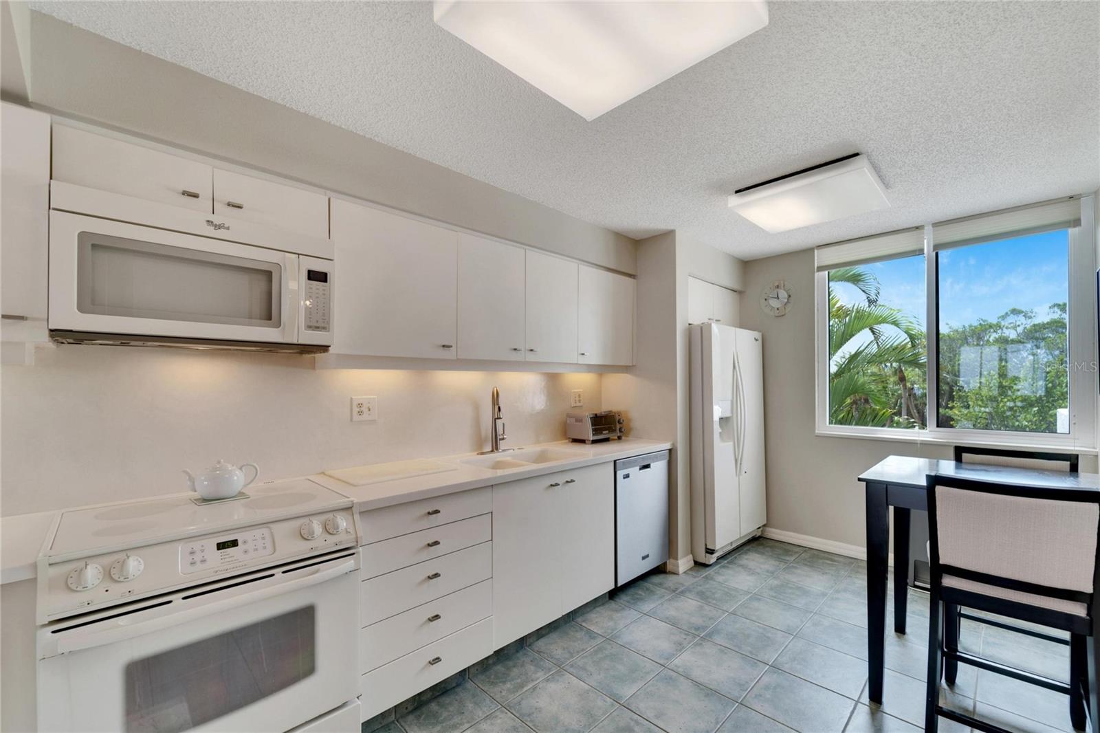 829 BAYPORT WAY Unit: 829