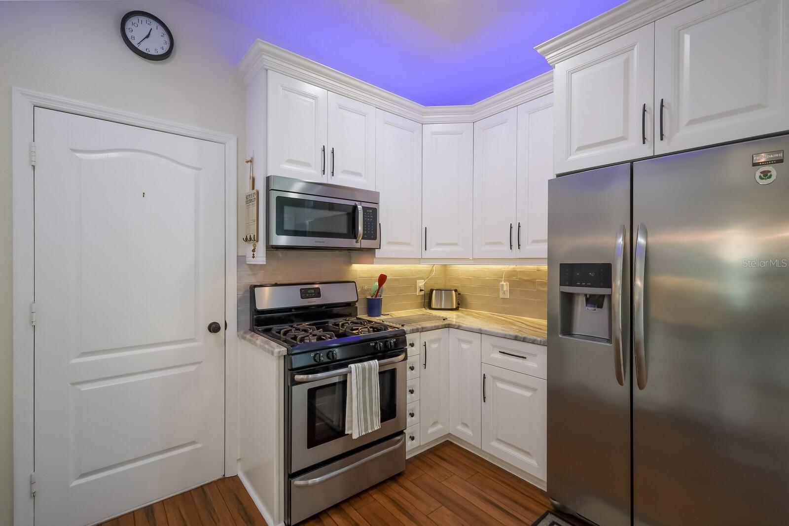 6320 ROBIN COVE