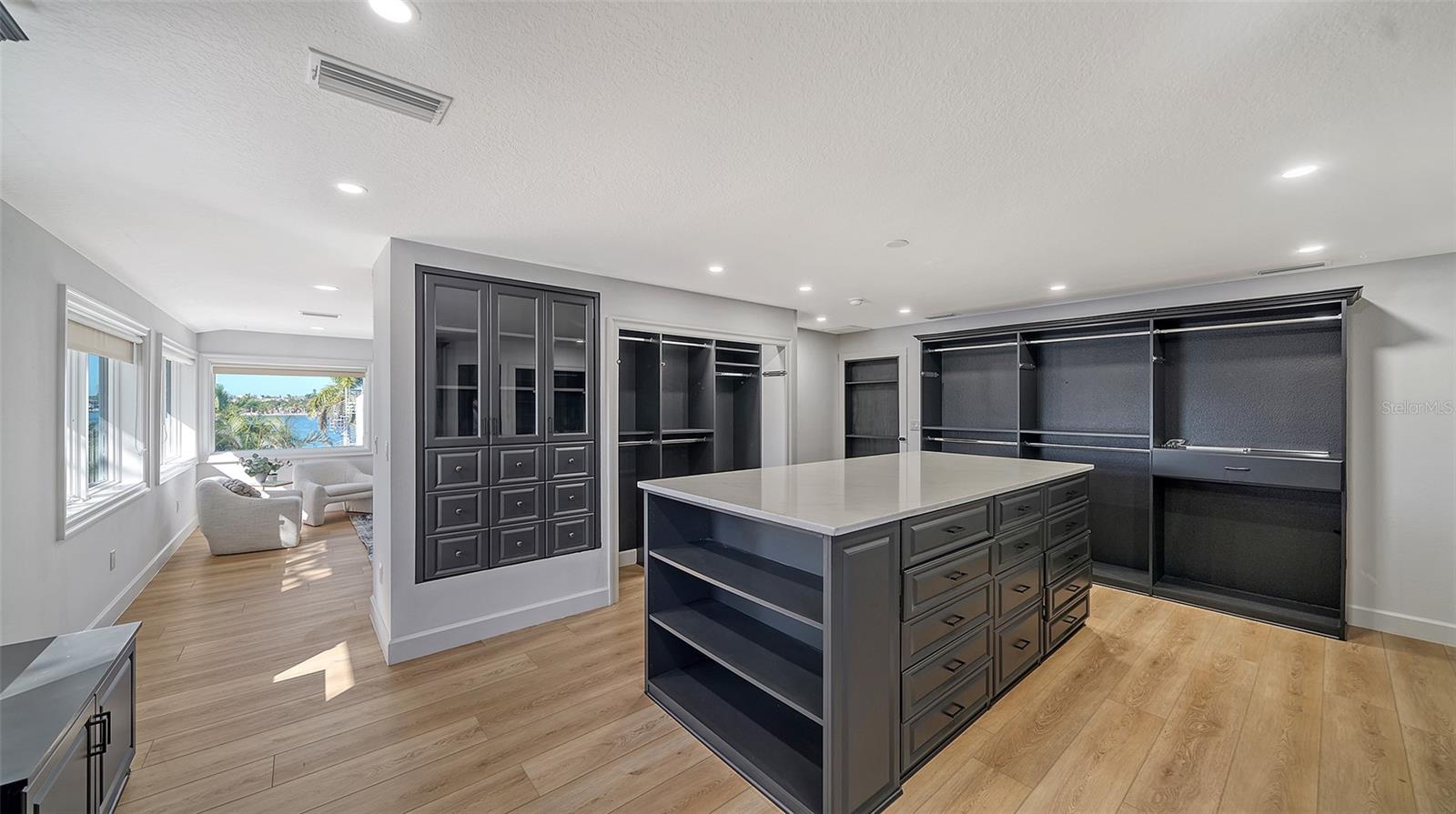 1410 SIESTA DRIVE