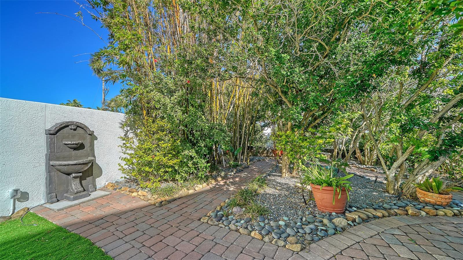 1410 SIESTA DRIVE