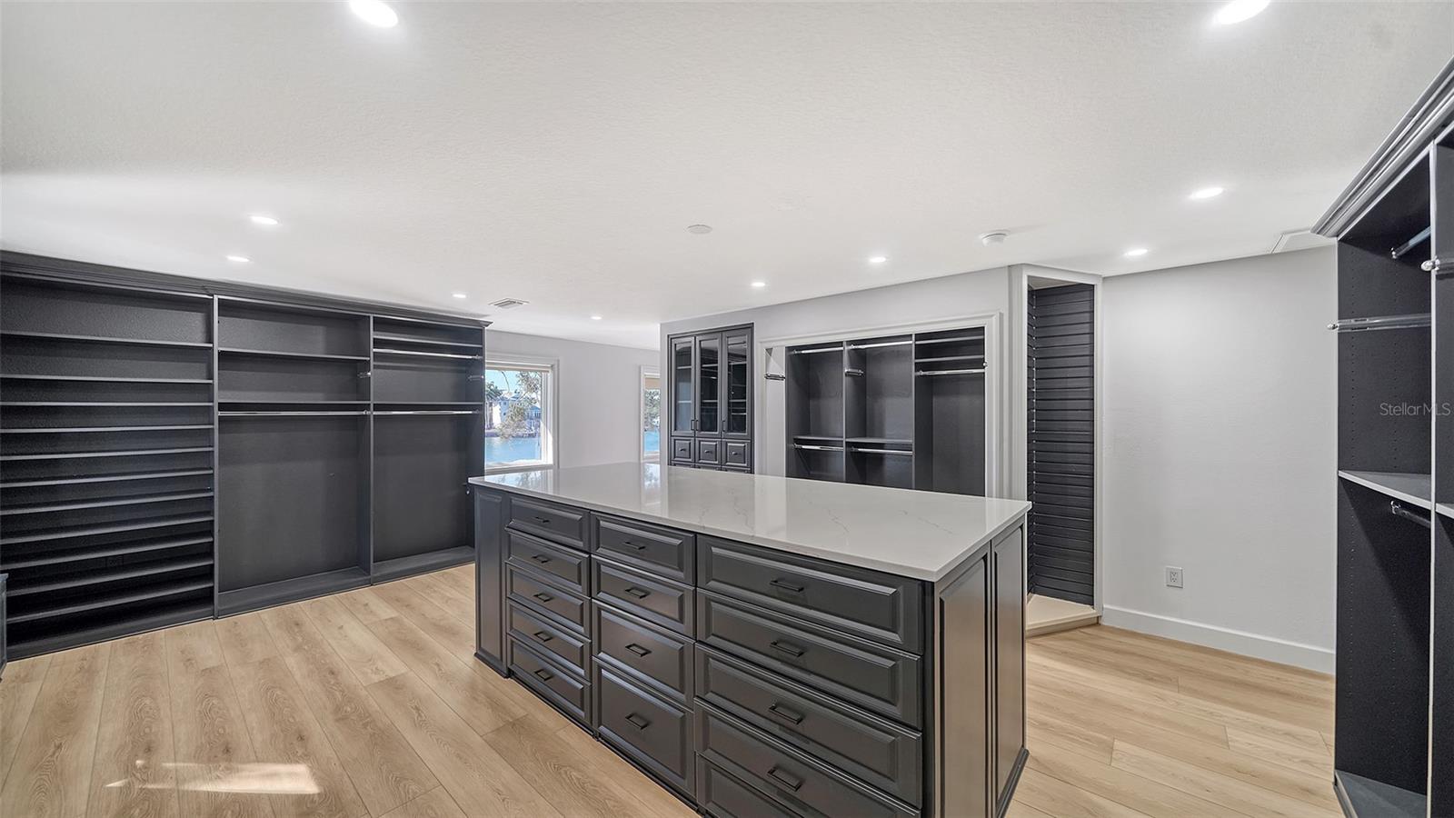 1410 SIESTA DRIVE