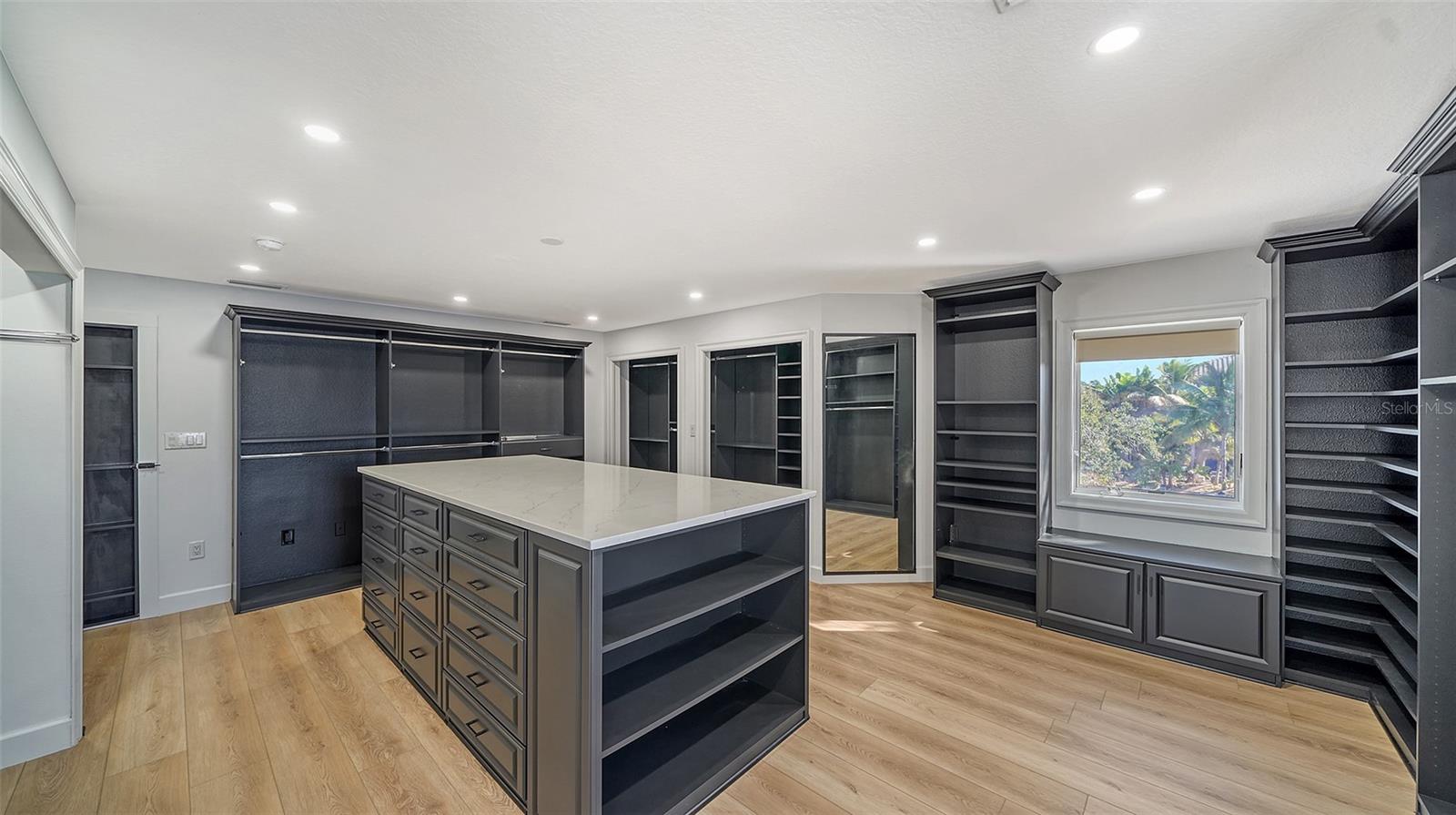 1410 SIESTA DRIVE