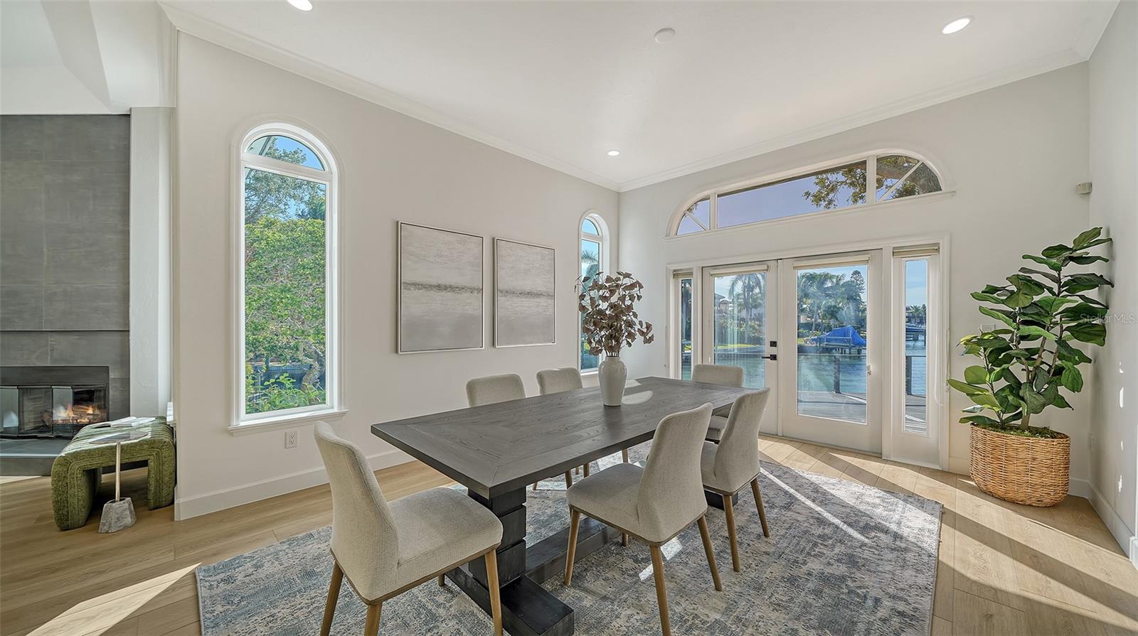 1410 SIESTA DRIVE