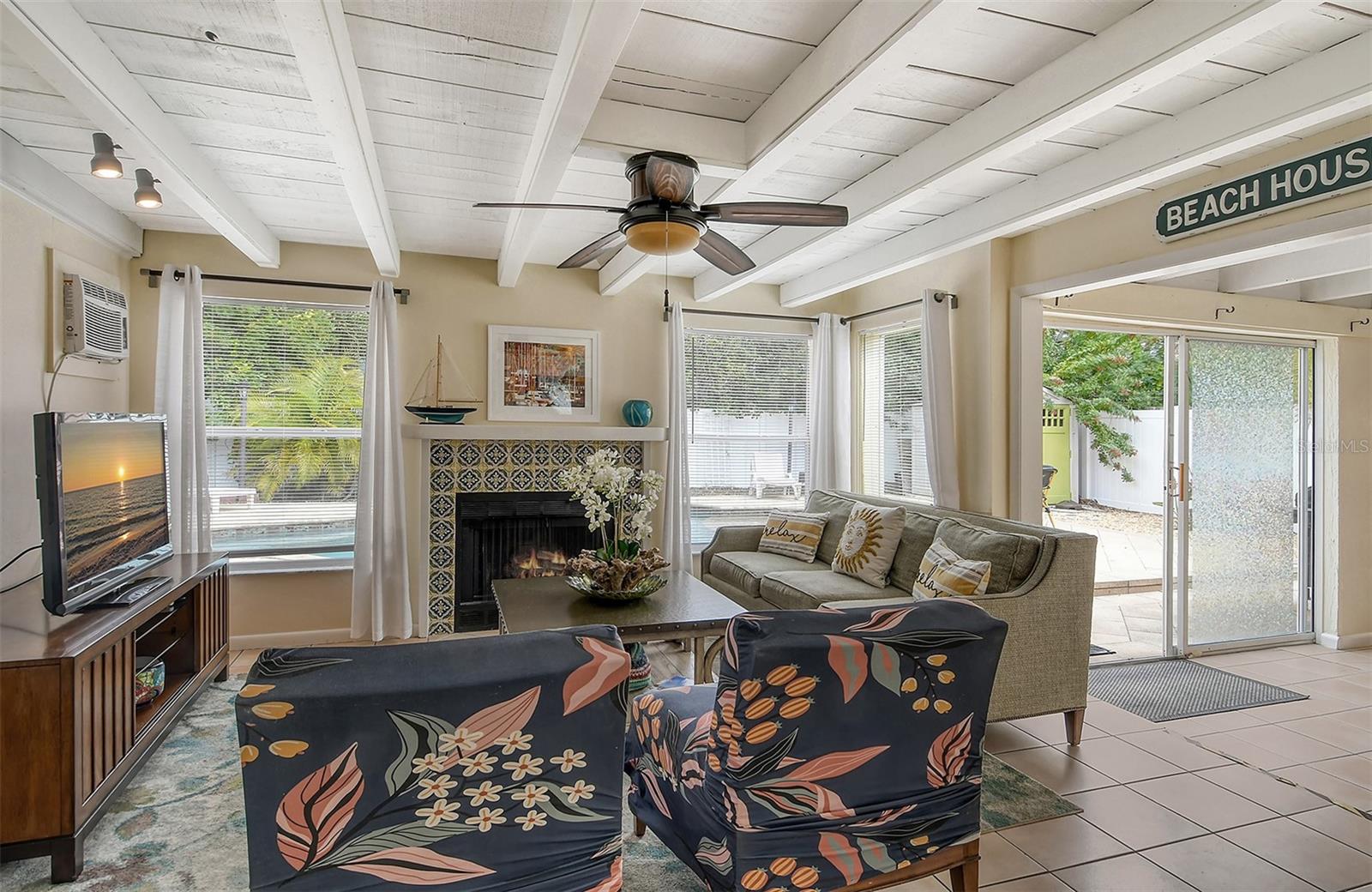 437 SW ISLAND CIRCLE