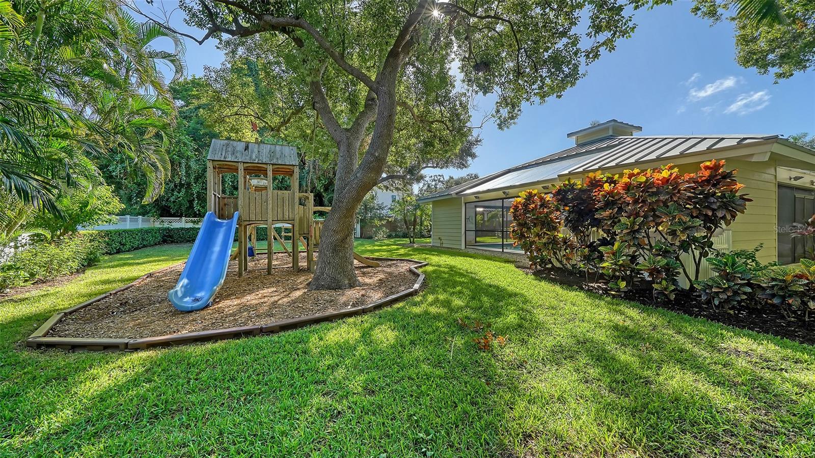 1715 SOUTH DRIVE