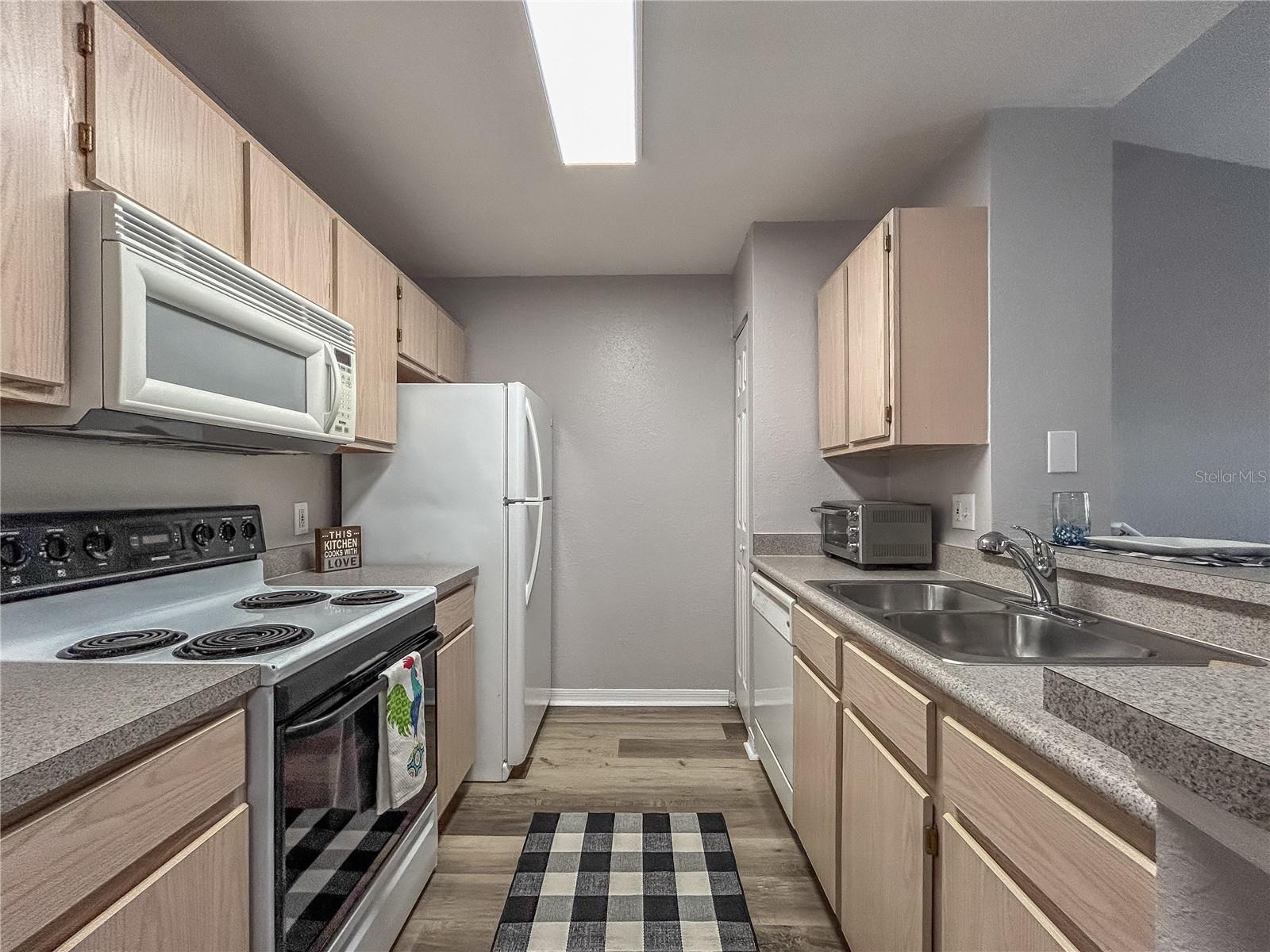 8923 MANOR LOOP #204