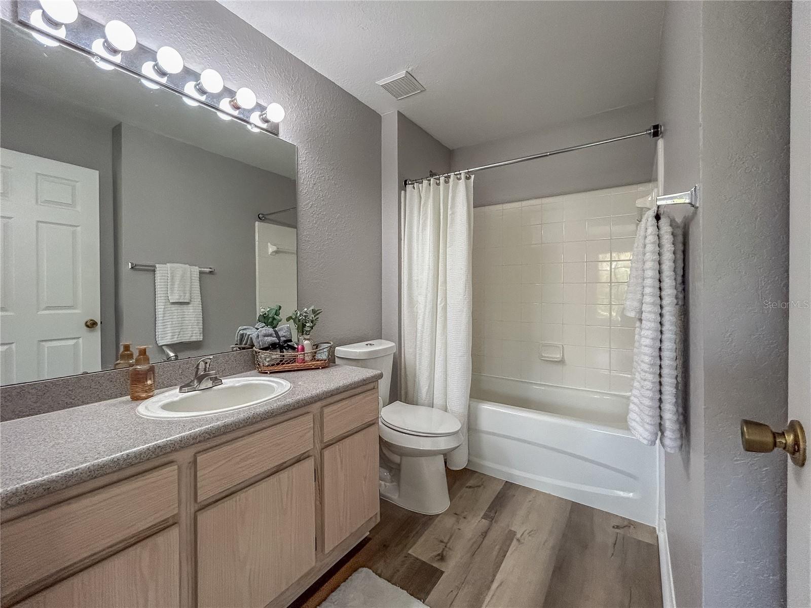 8923 MANOR LOOP #204