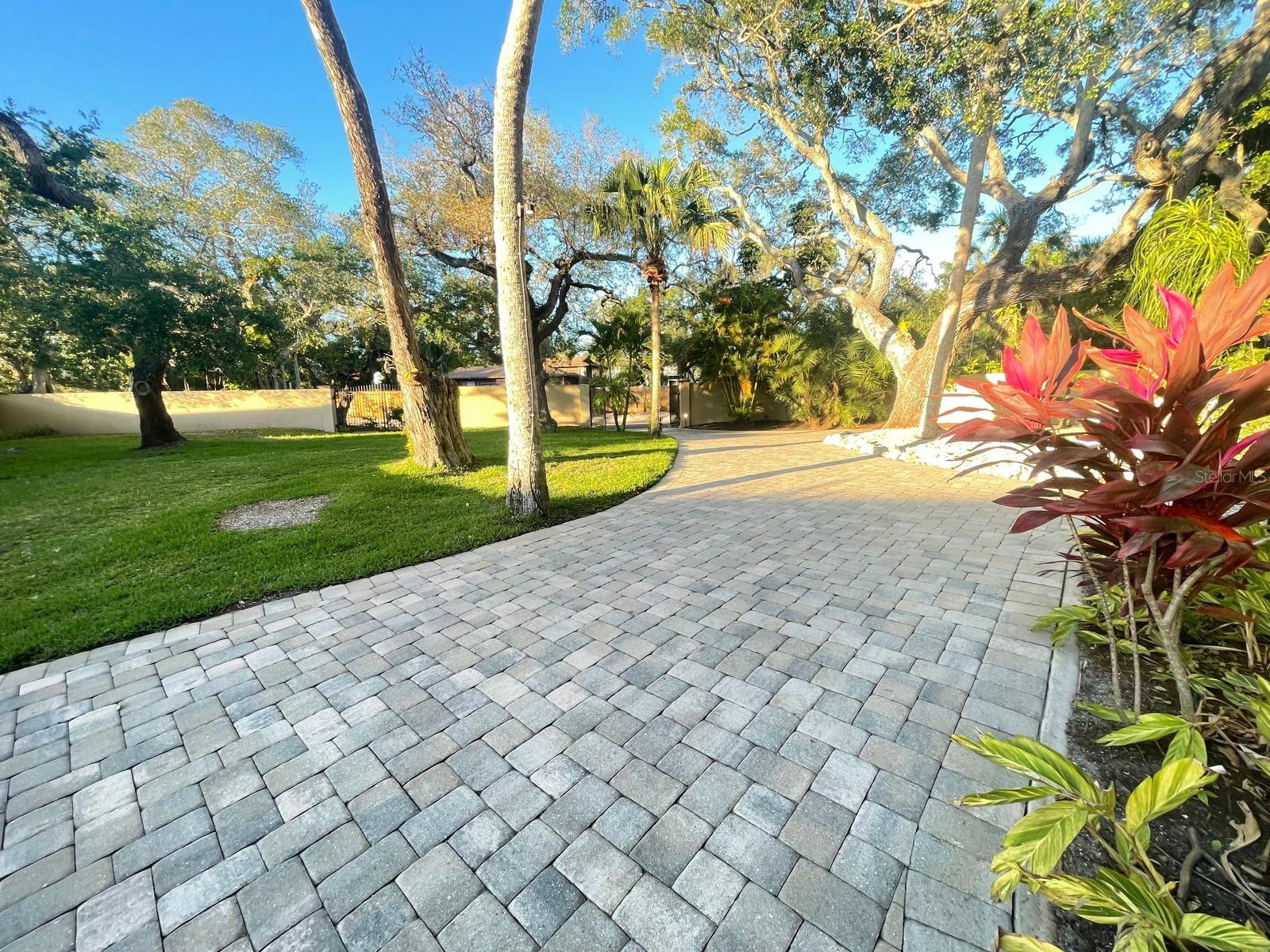 1310 ROBERTS BAY LN