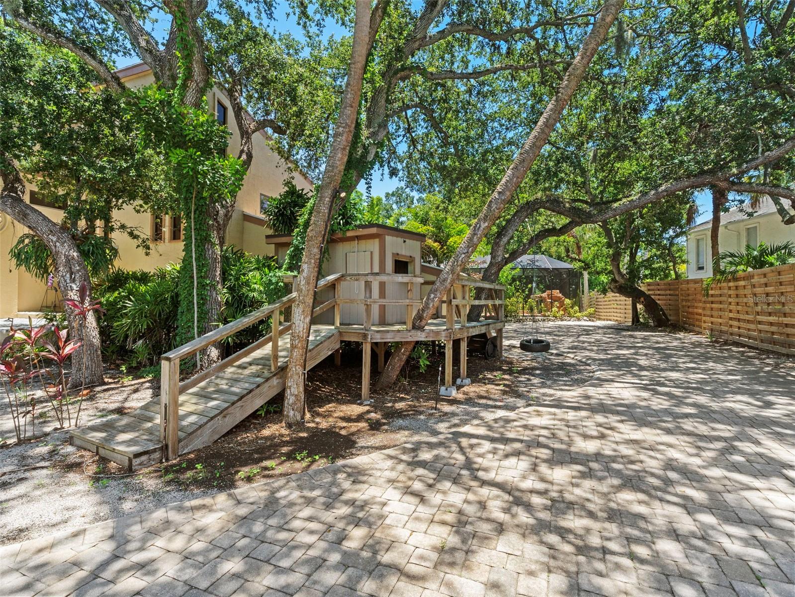 1310 ROBERTS BAY LN