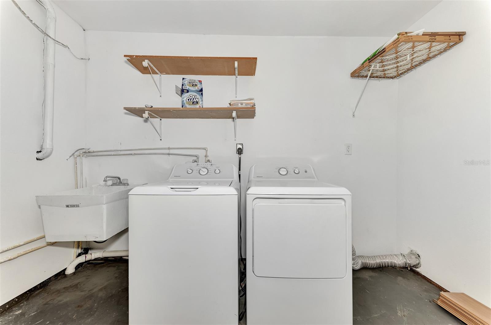 2674 NOVUS PL