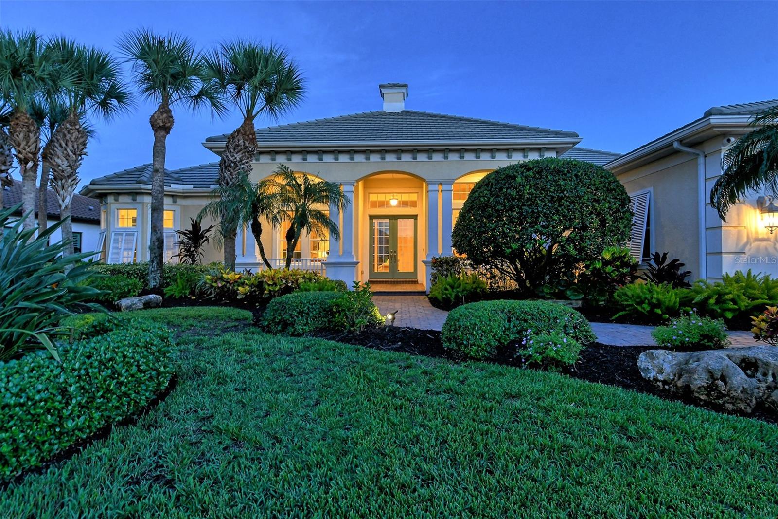 811 RIVIERA DUNES WAY