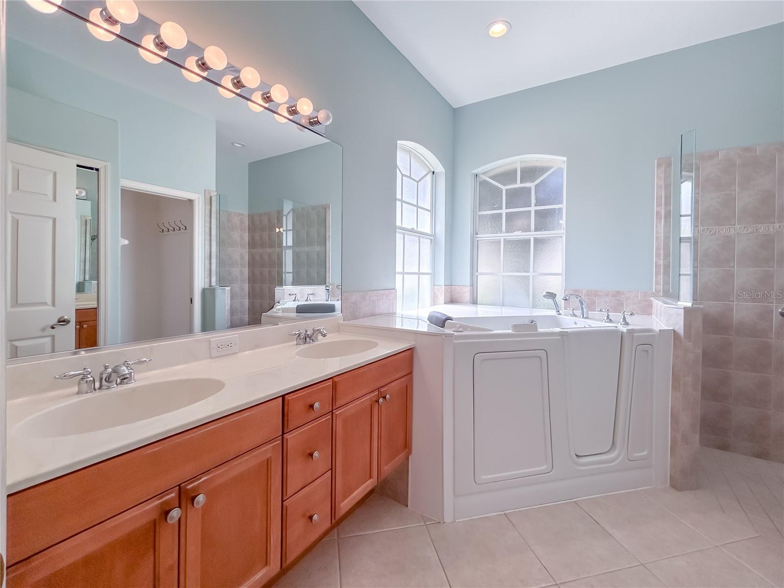 3108 ROYAL PALM DR