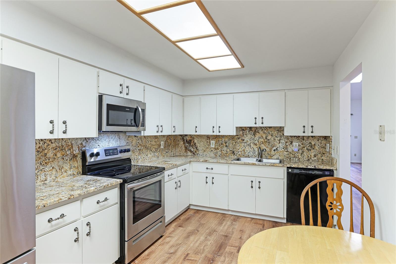 3977 WILSHIRE CIR E #194