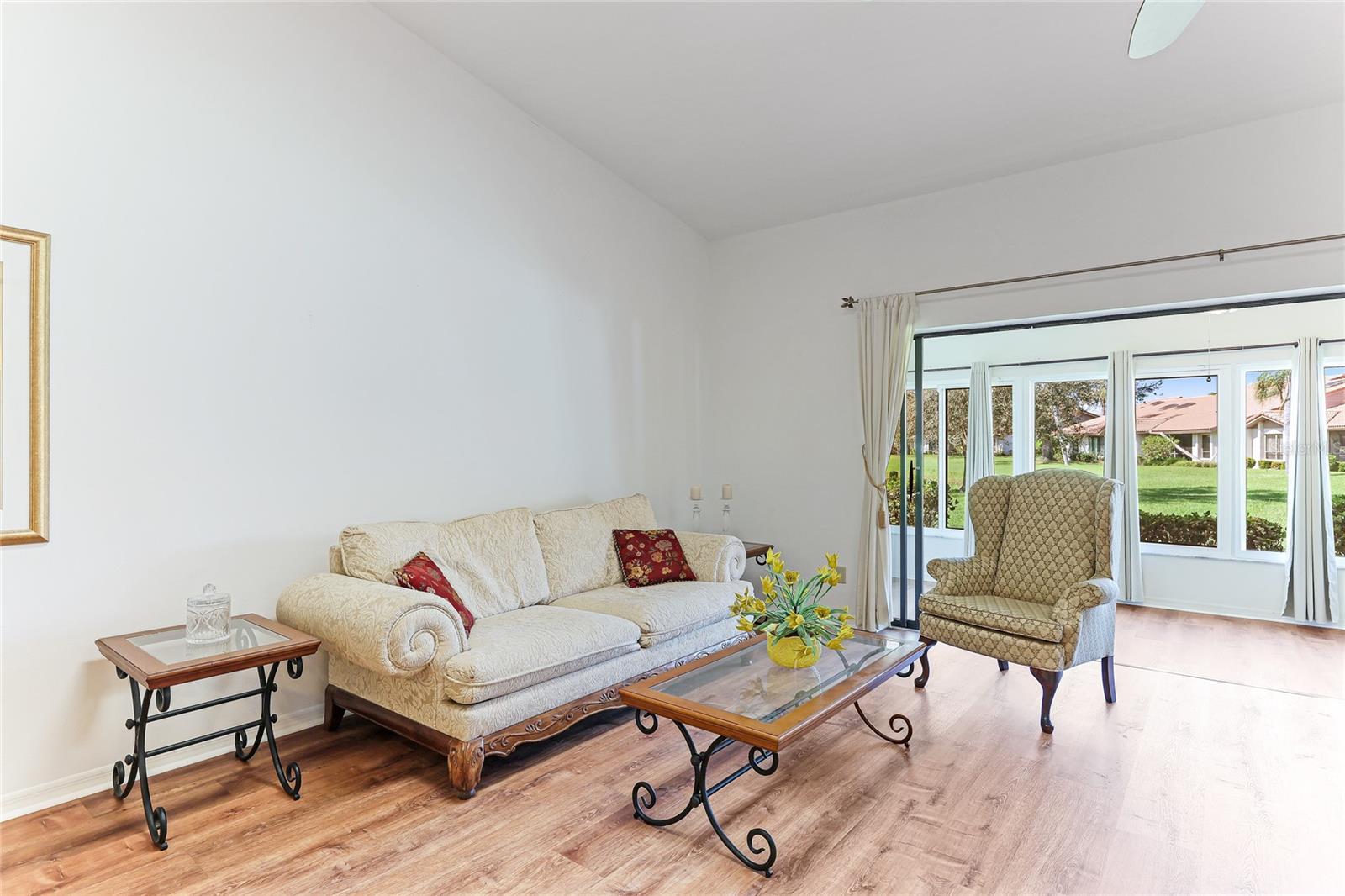 3977 WILSHIRE CIR E #194