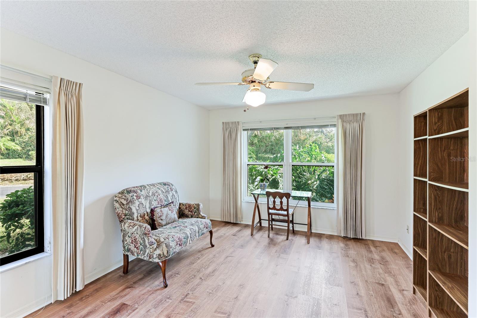 3977 WILSHIRE CIR E #194