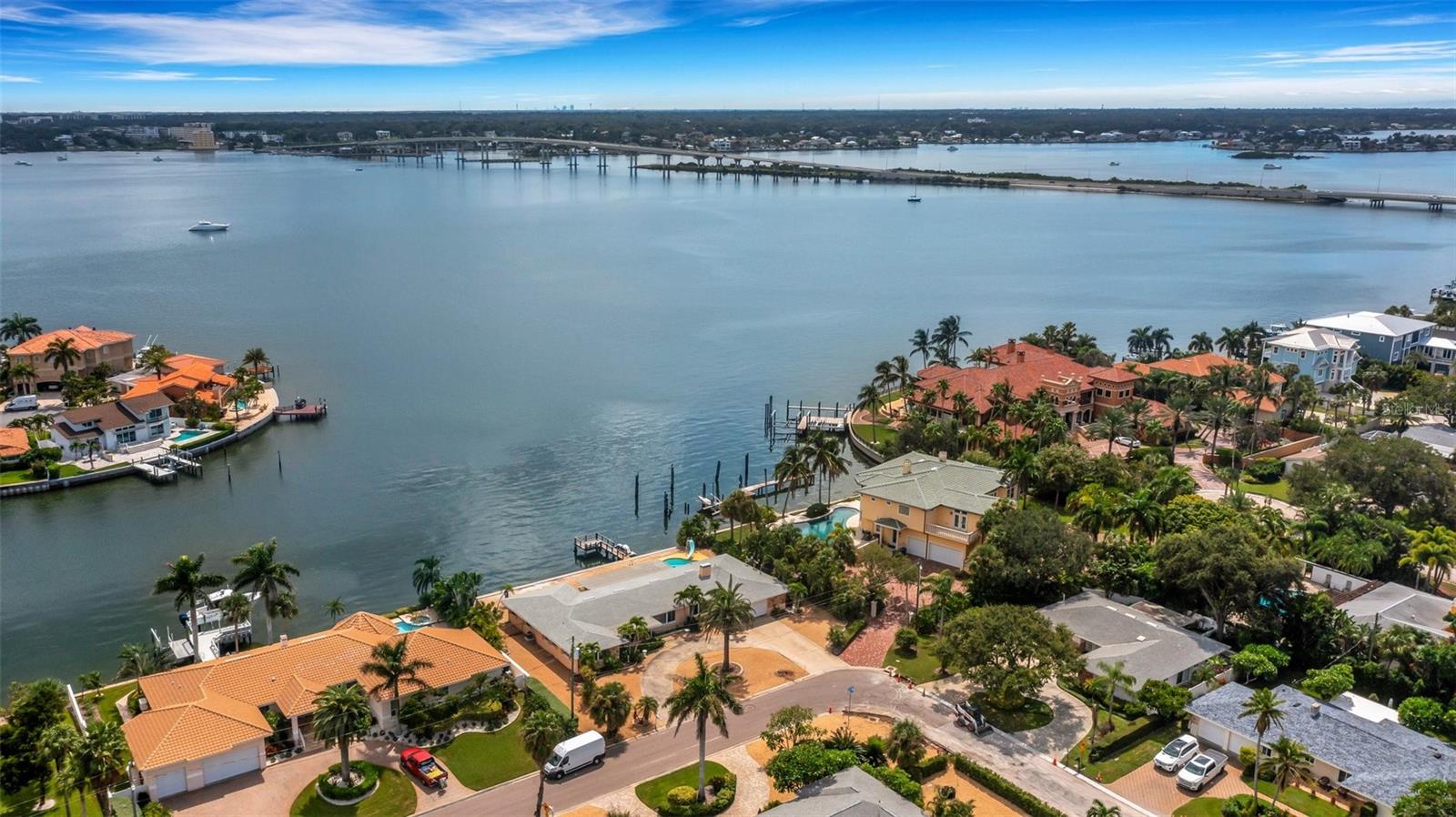 1903 BAYSHORE DR