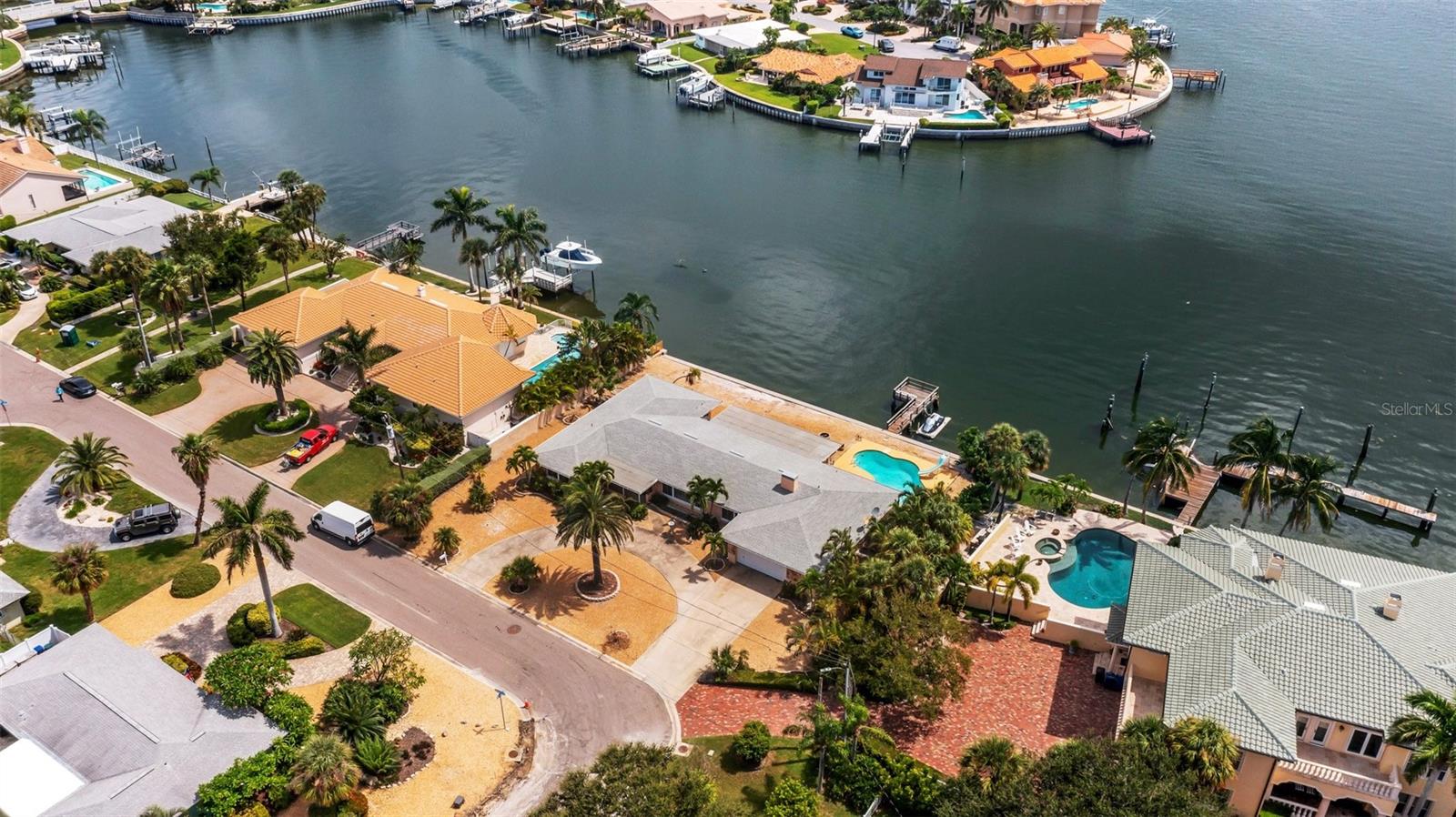 1903 BAYSHORE DR