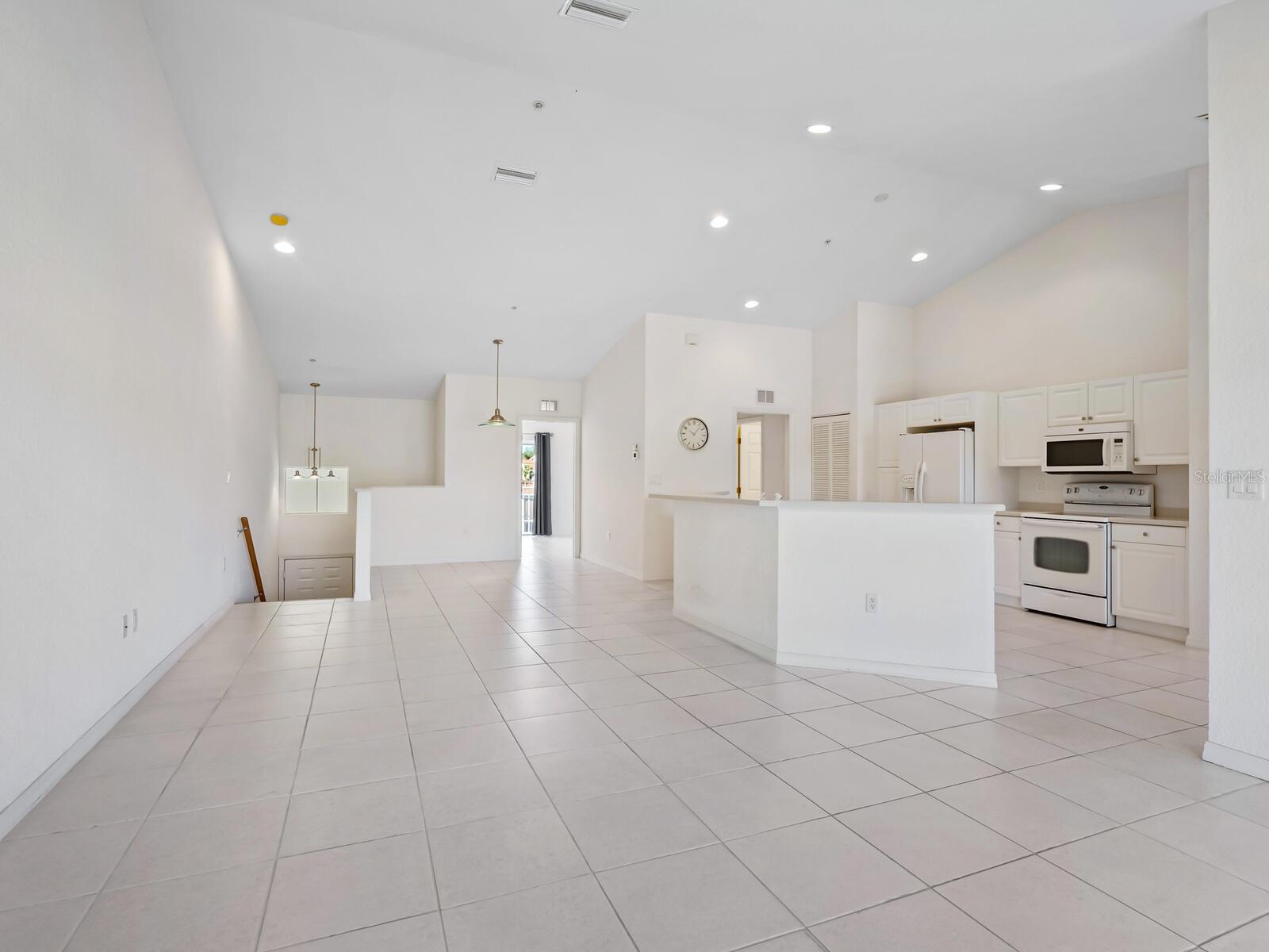 7335 FOUNTAIN PALM CIR #7335