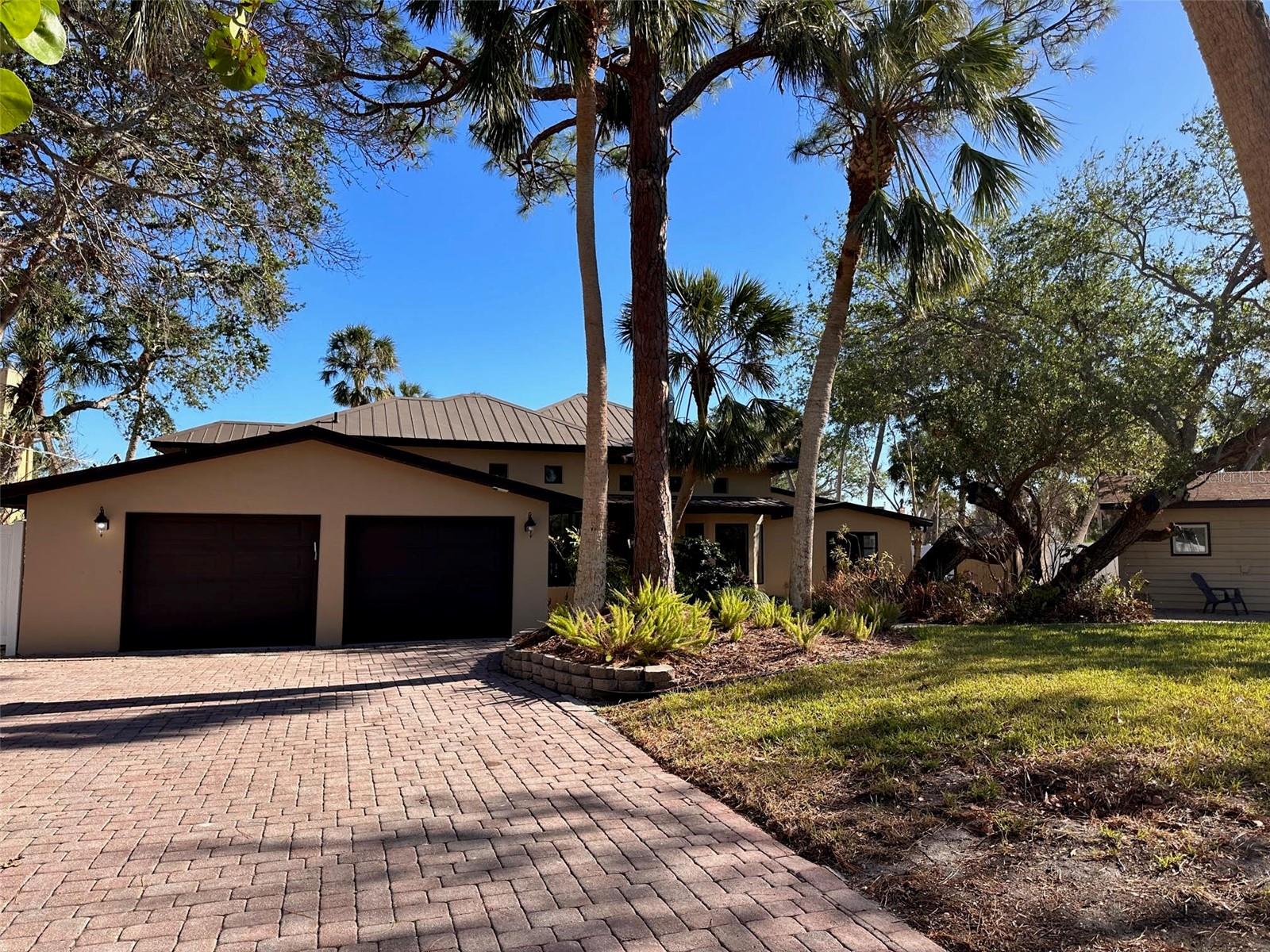 4933 FEATHERBED LN