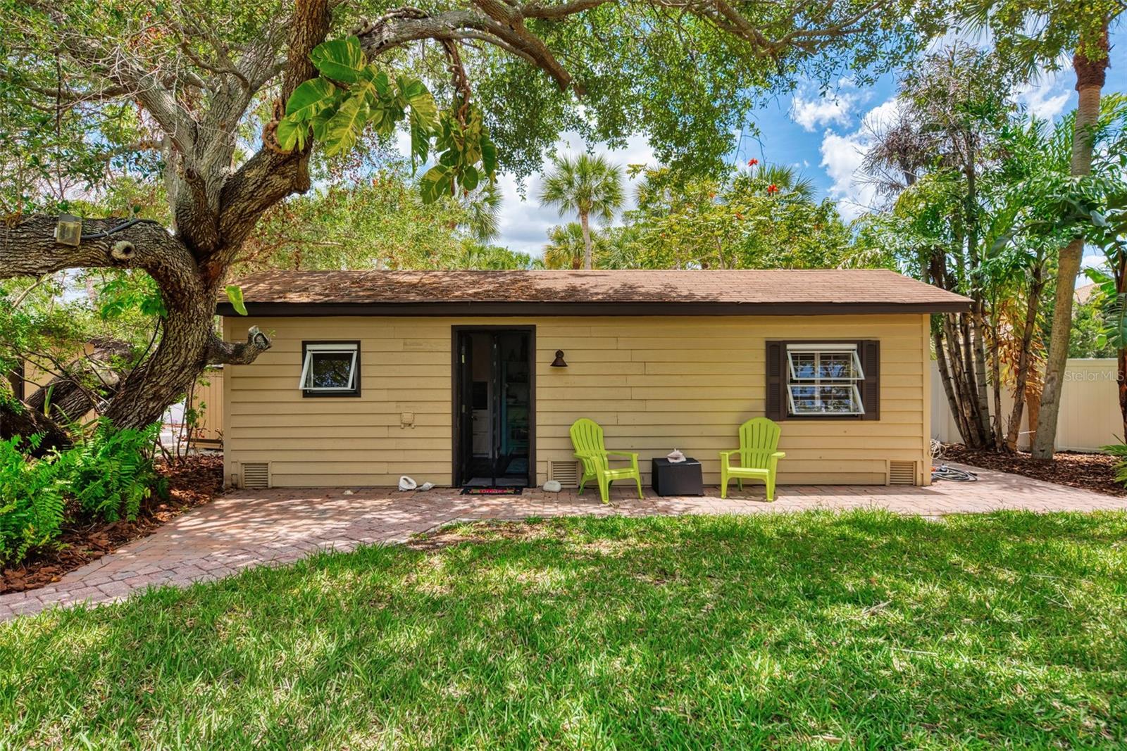 4933 FEATHERBED LN