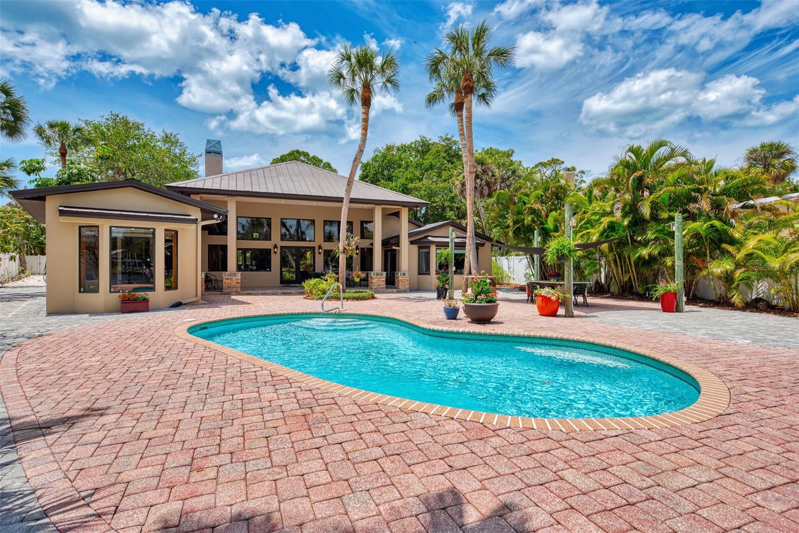 4933 FEATHERBED LN