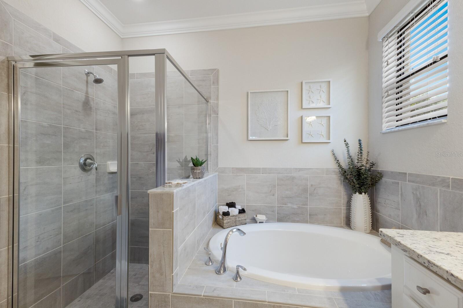 10233 LOCH LOMOND DR